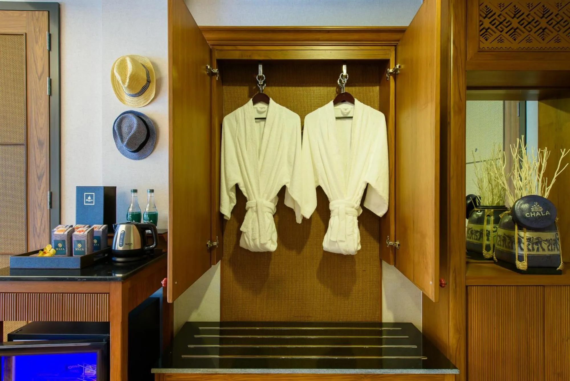 Deluxe Twin Room with Balcony in Chala Number6