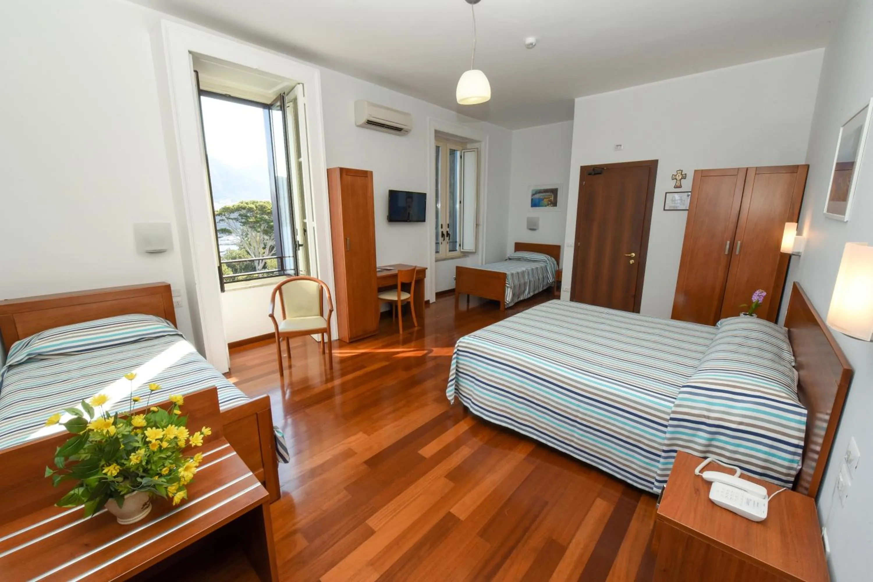 Quadruple Room in Villa Crawford