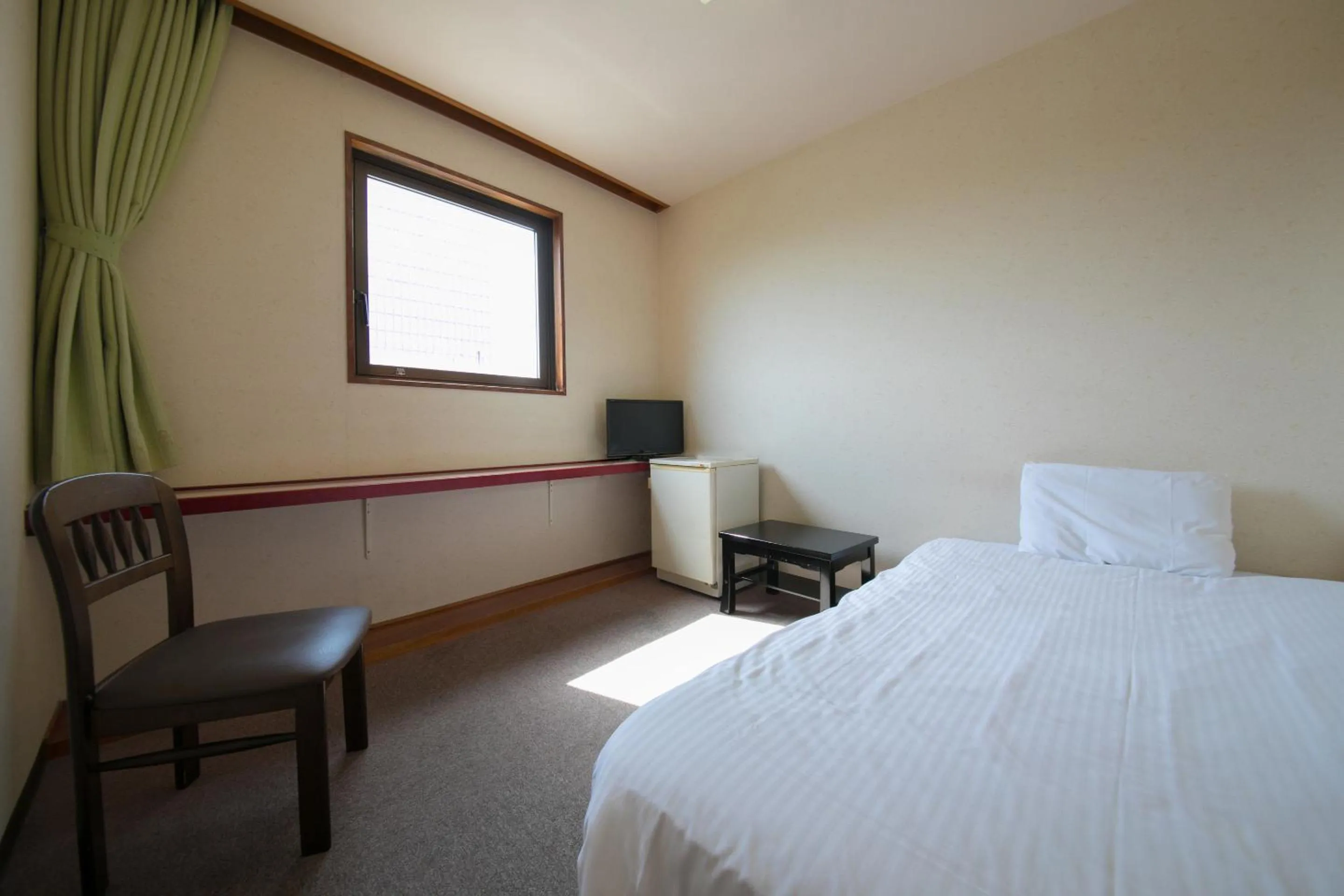 Double Room with Small Double Bed - Smoking in Heiwadai Hotel Otemon