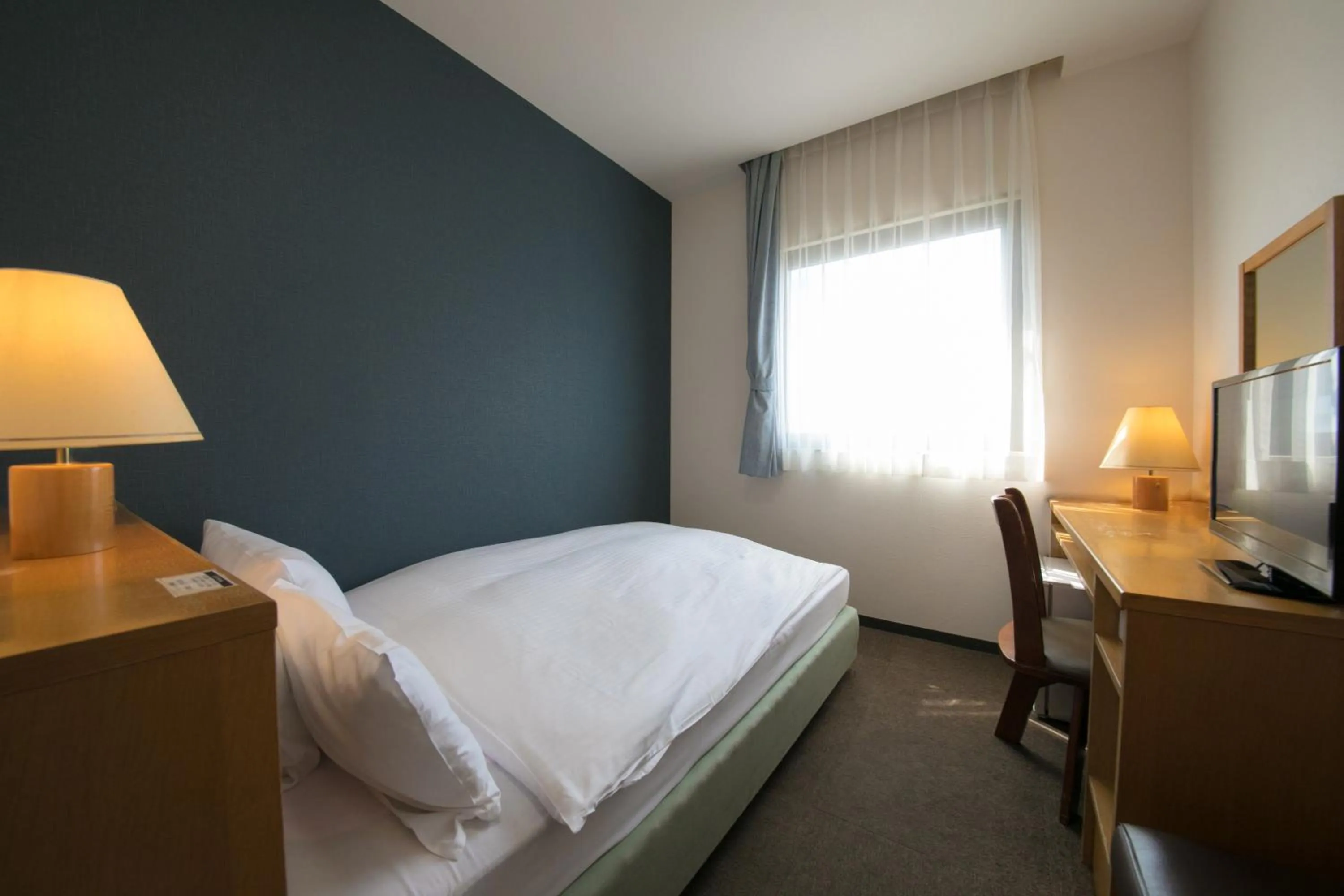 Double Room with Small Double Bed - single occupancy - Non-Smoking in Heiwadai Hotel 5