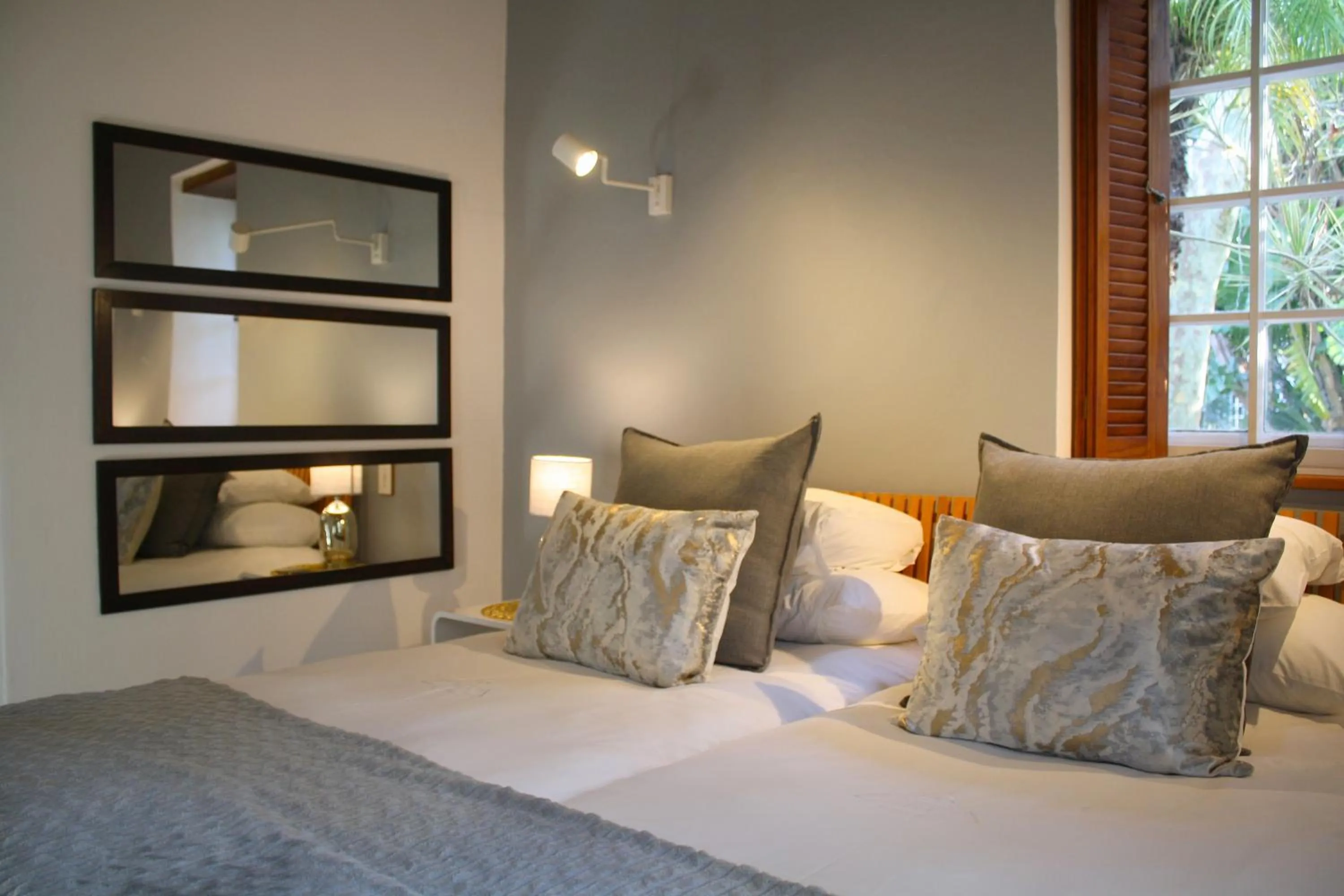 Comfort Twin Room in Rothman Manor