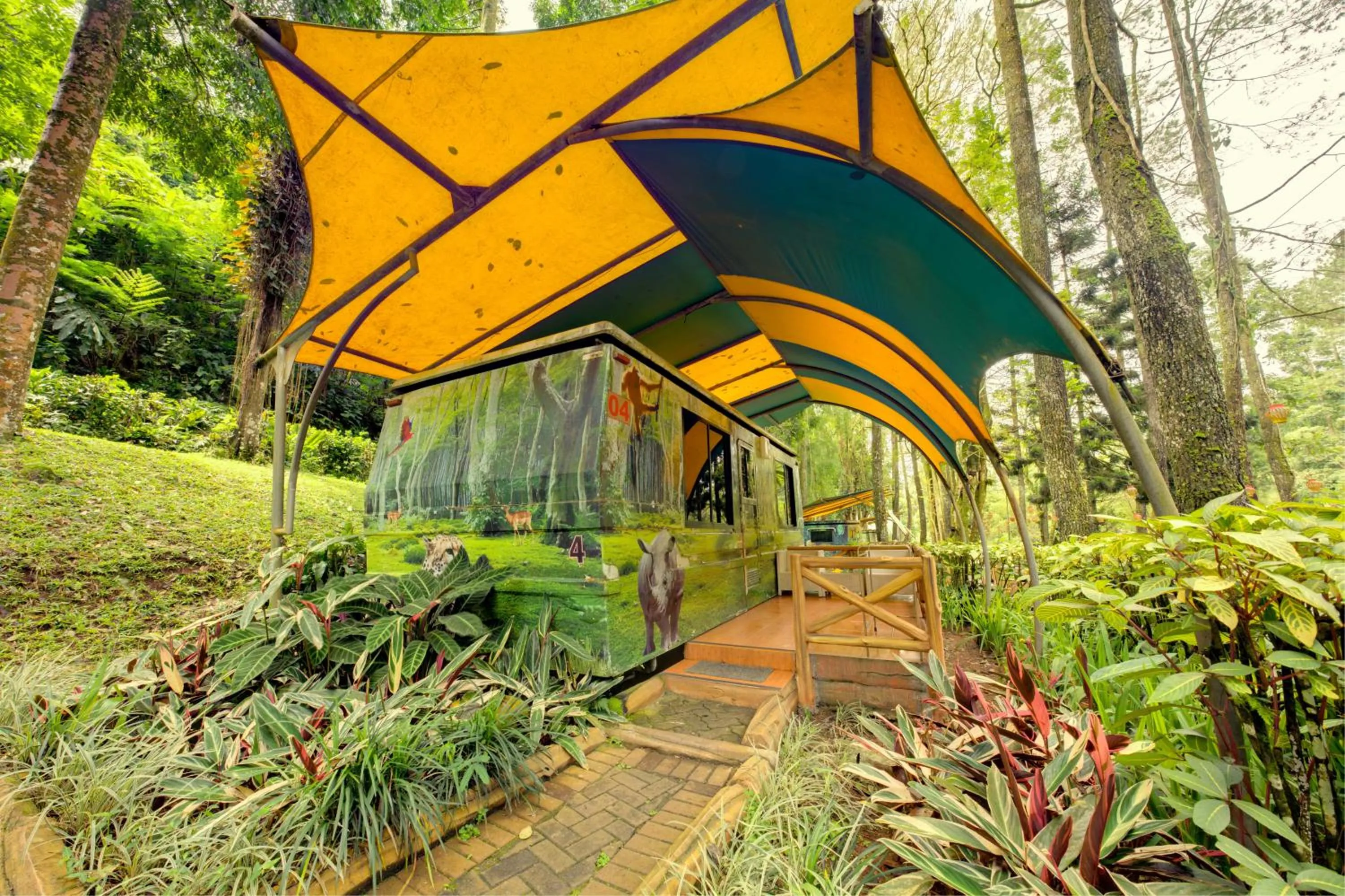 Caravan Quadruple Room in Safari Resort