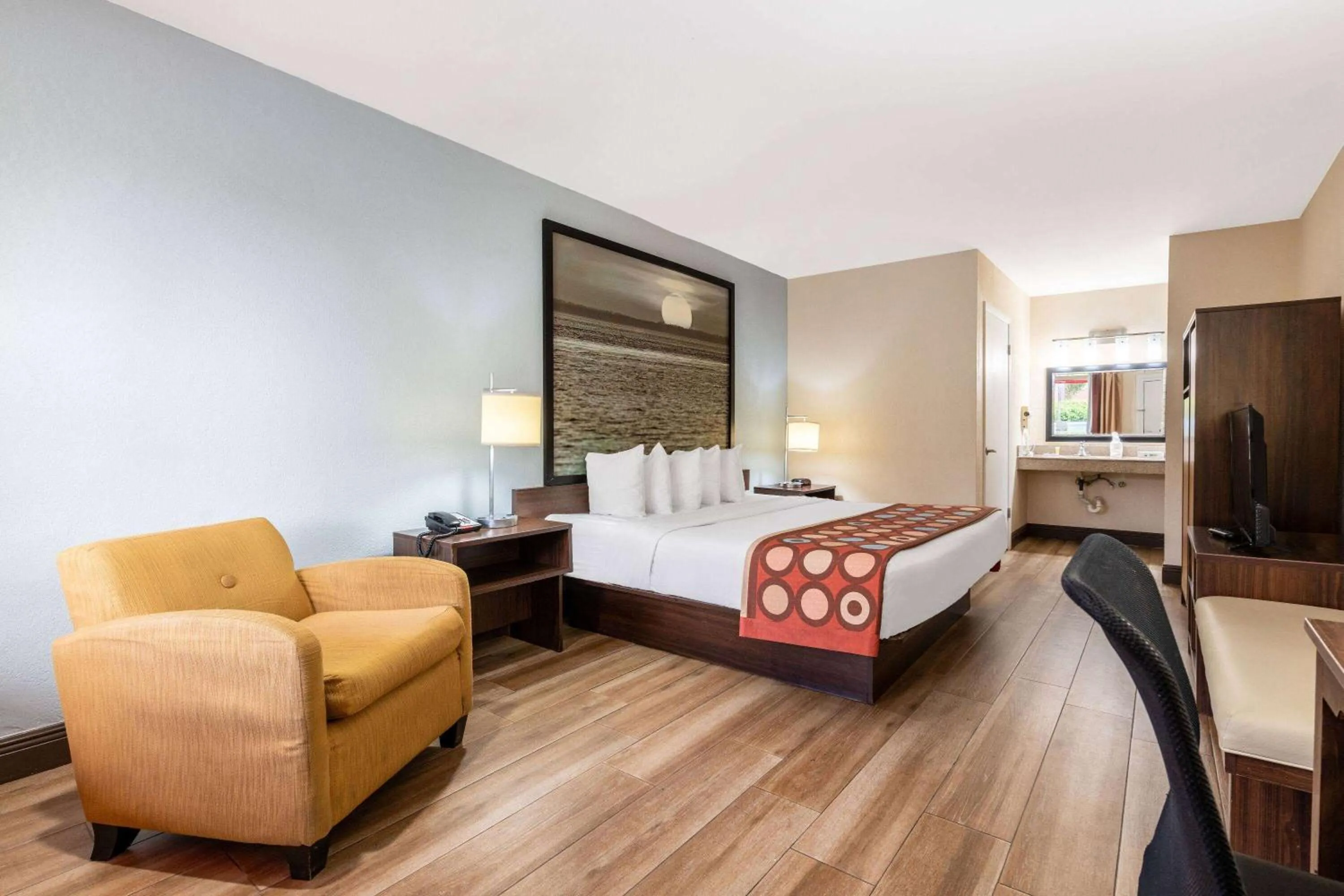 Deluxe King Room with Bath Tub - Mobility/Hearing Accessible - Non-Smoking in Super 8 by Wyndham Florida City/Homestead/Everglades