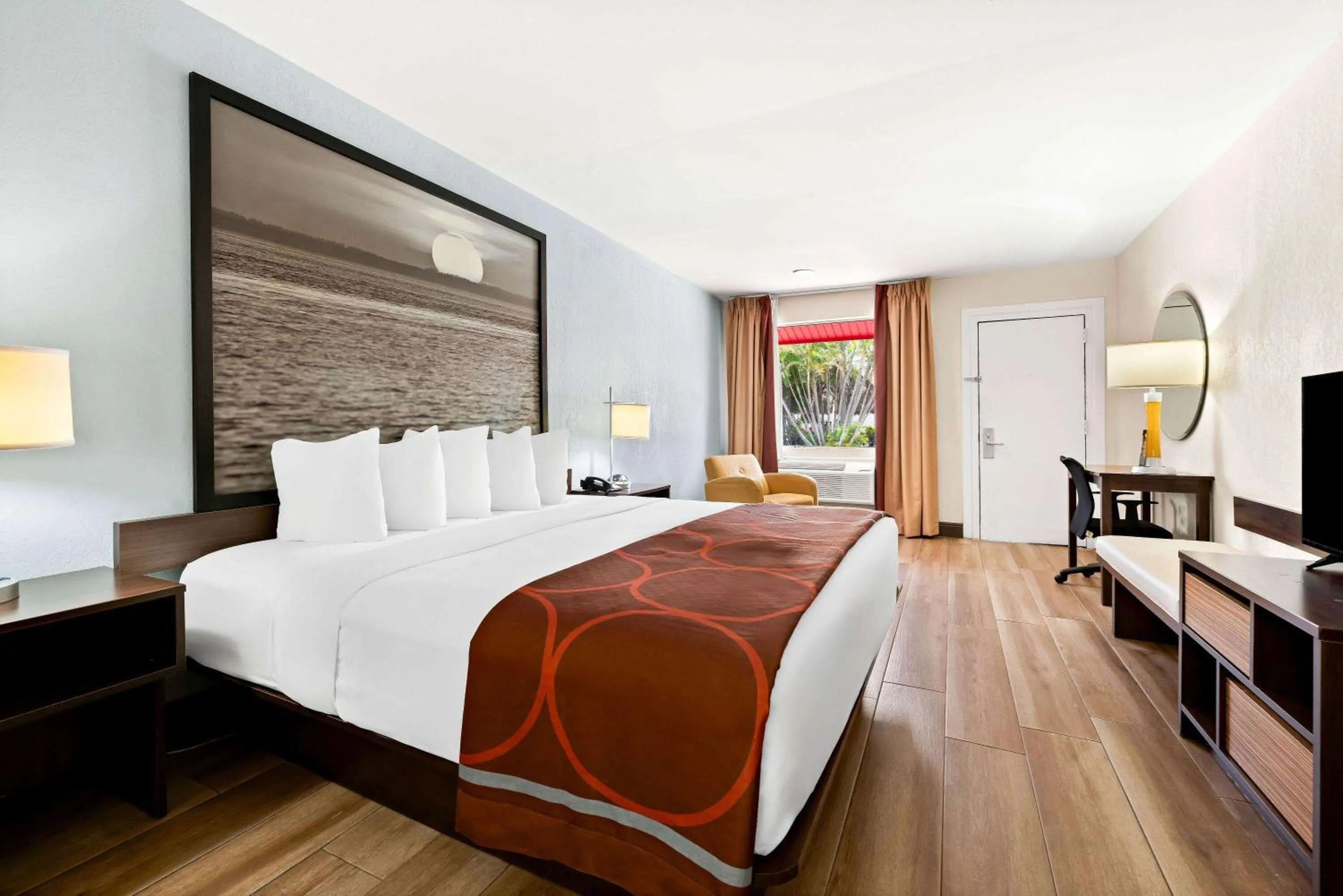 King Room with Pool View - Non-Smoking in Super 8 by Wyndham Florida City/Homestead/Everglades