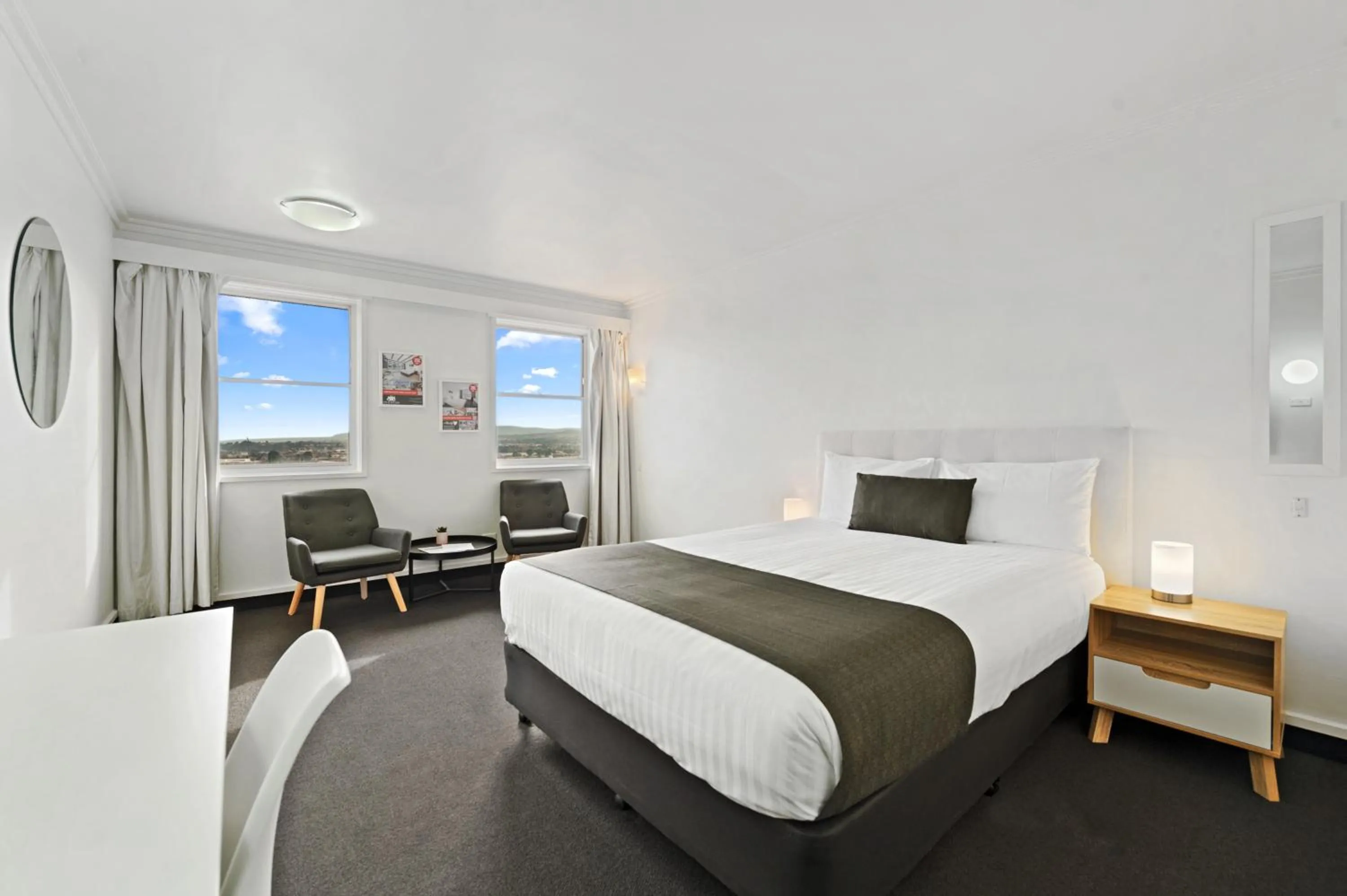 Deluxe Queen Room in Coach House Launceston