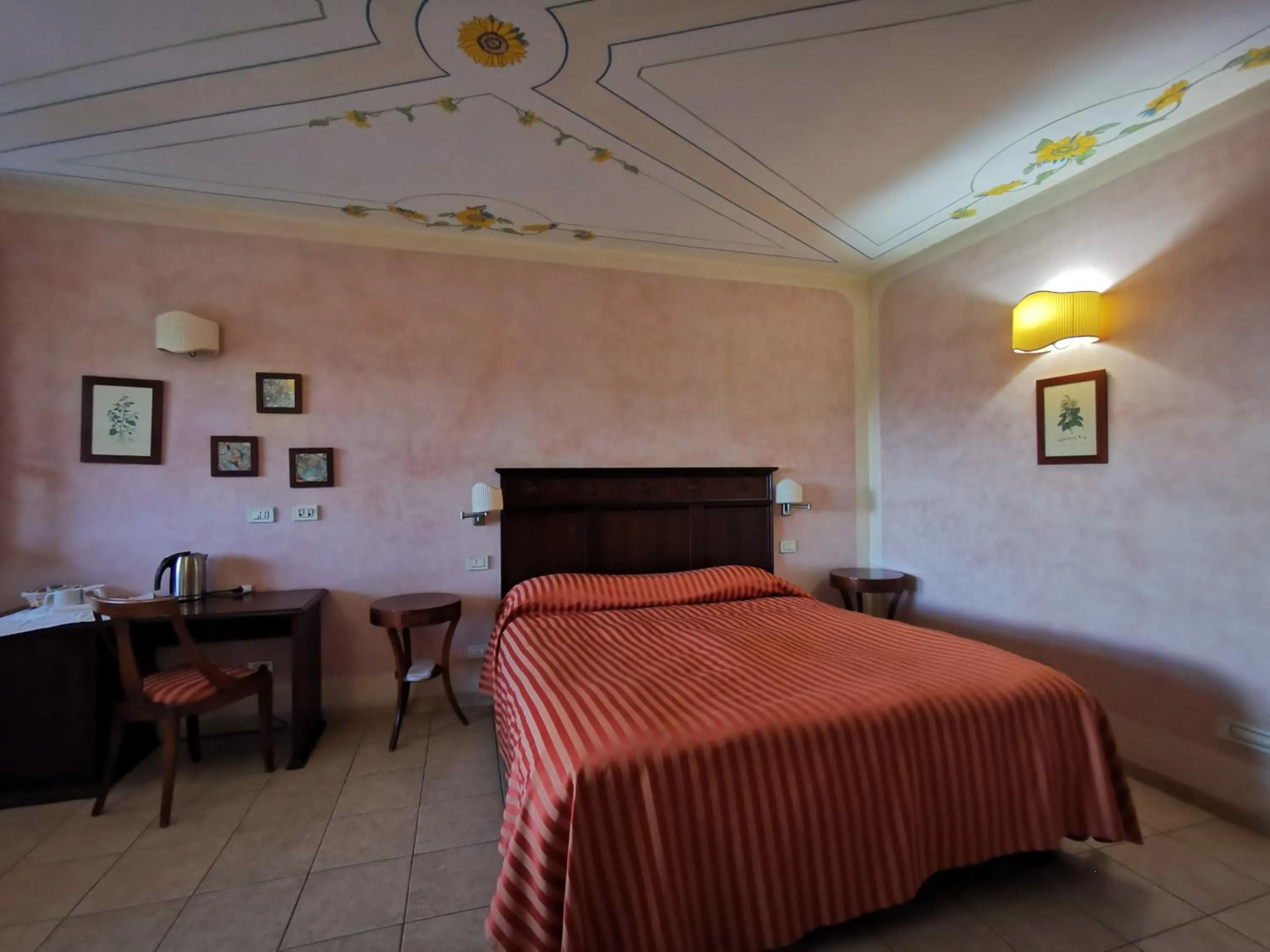 King Room with Balcony in Il Melograno Country House