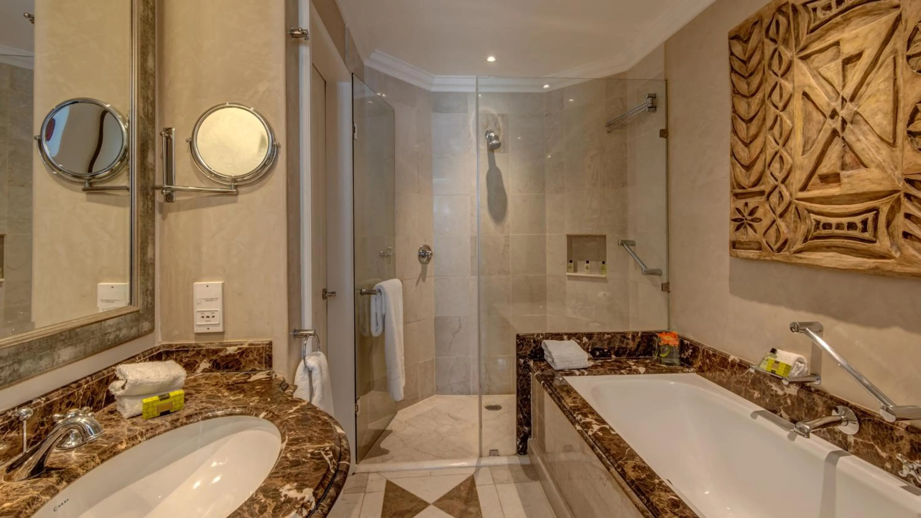 Classic King Room in InterContinental Johannesburg OR Tambo Airport Hotel by IHG