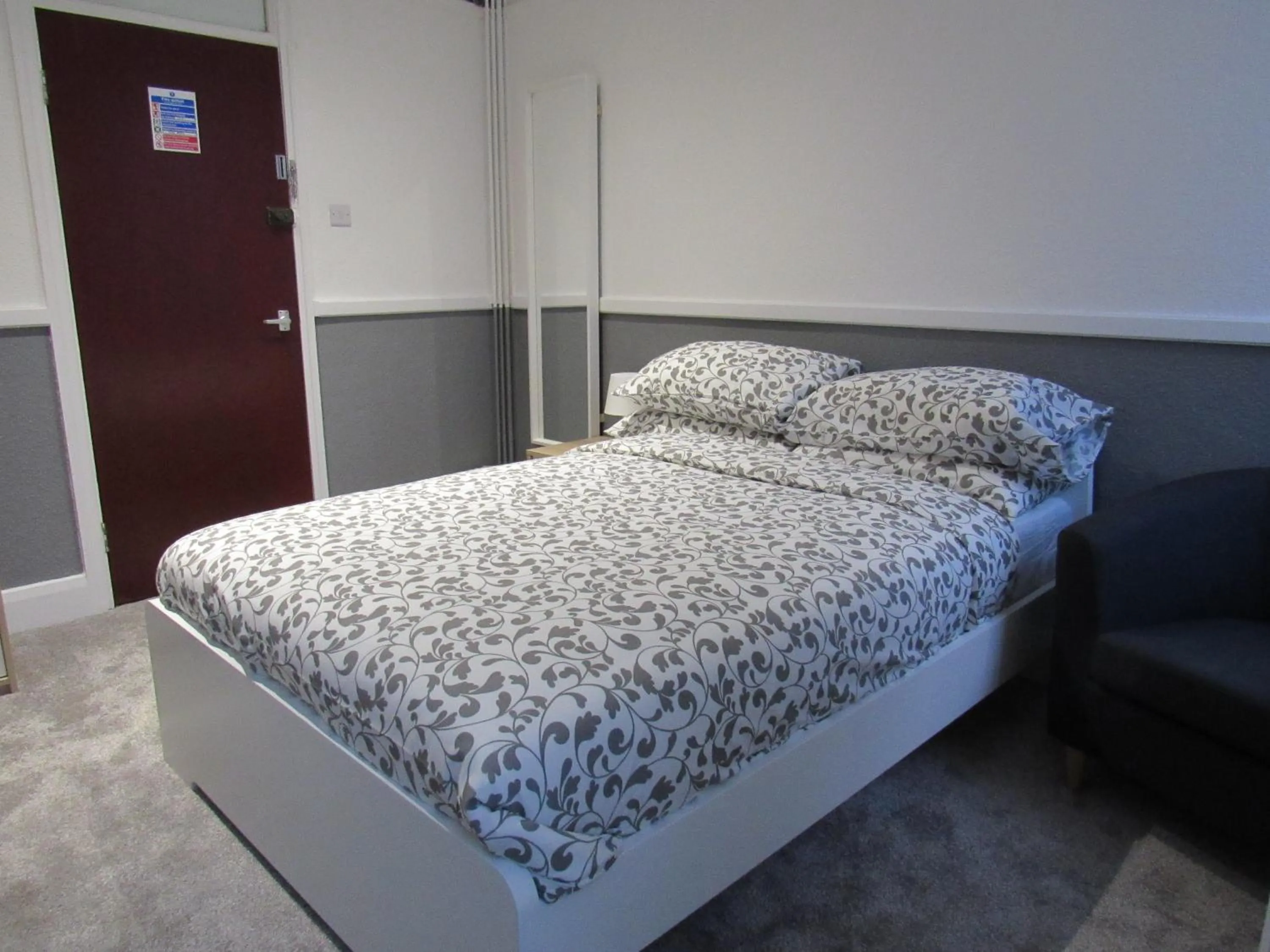 Standard Double Room with Shared Bathroom in Pear Tree Inn