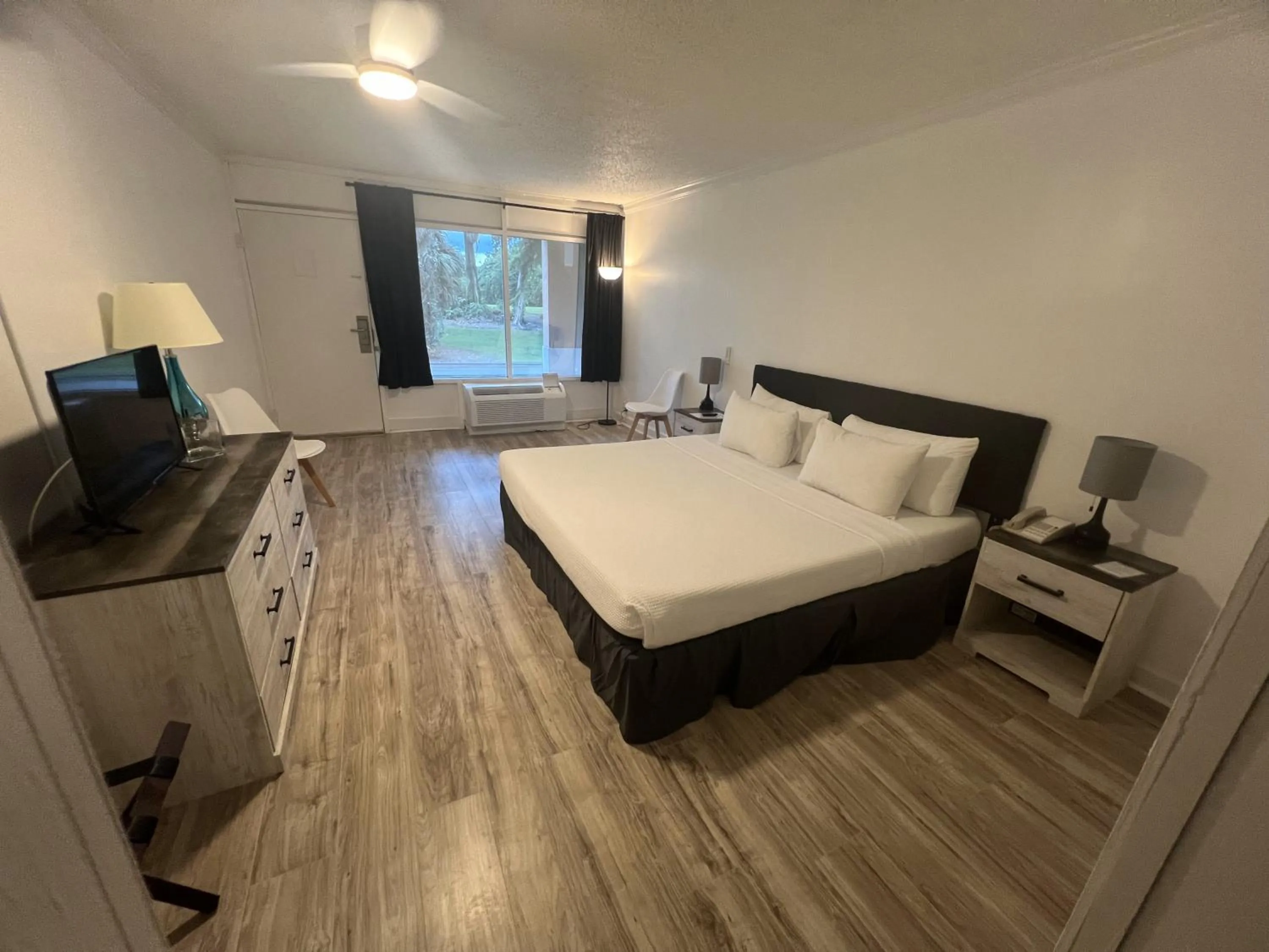 Superior King Room - single occupancy in Grand Palms Spa & Golf Resort