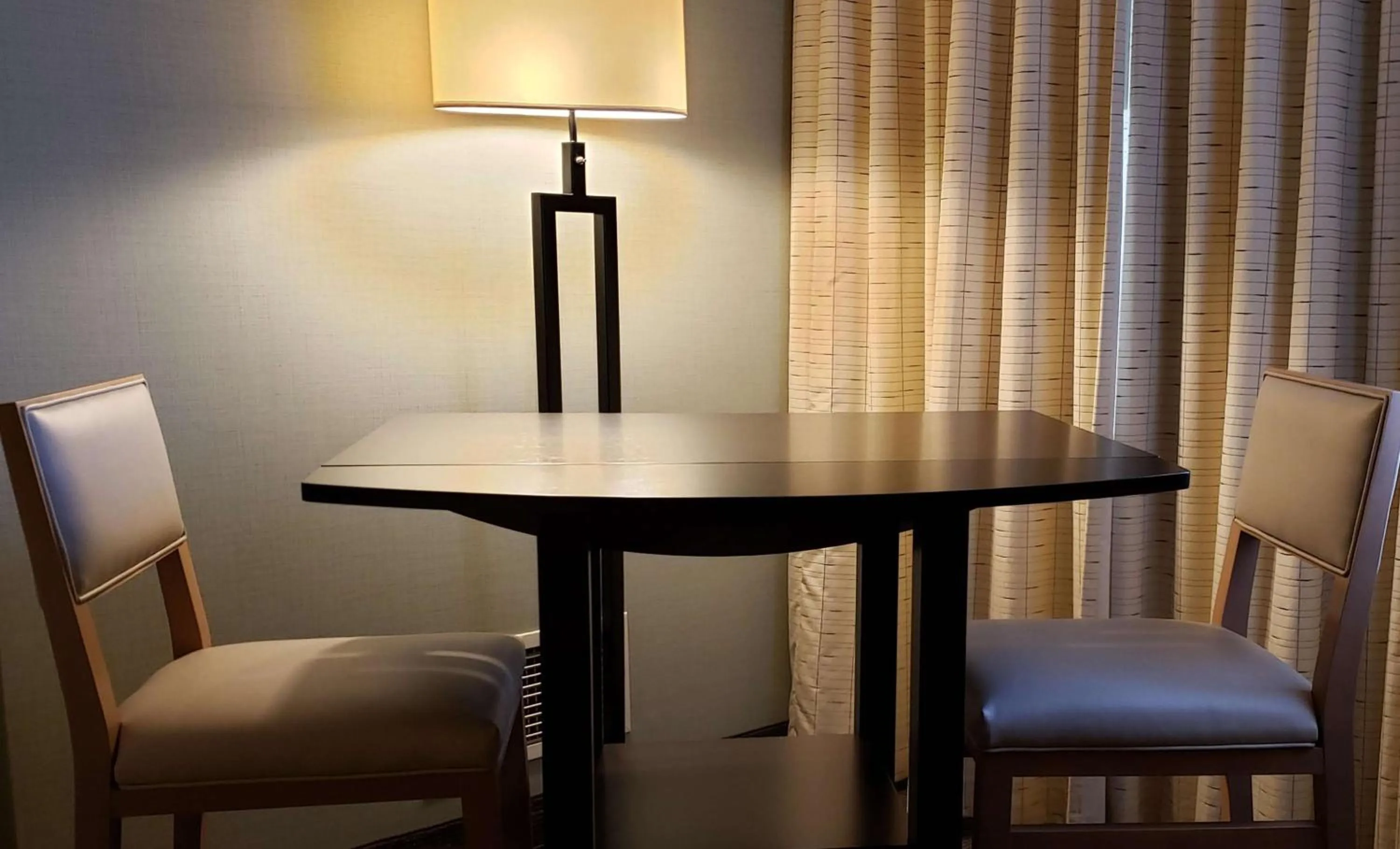 Coast Two Queens with Pool Side in Coast Kamloops Hotel & Conference Centre