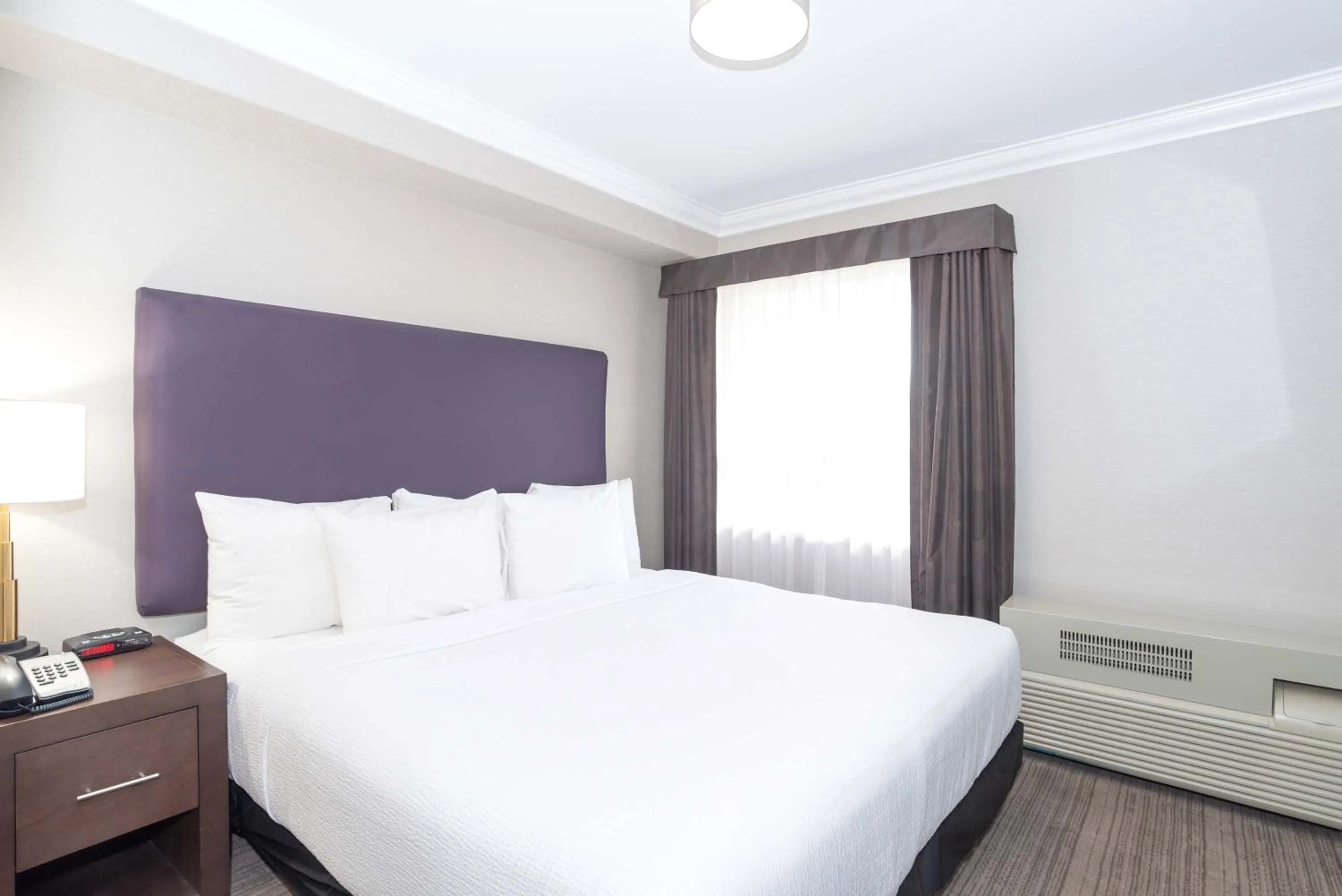 Premium Suite, 1 King, Kitchen, W/D, Balcony in Sandman Hotel and Suites Abbotsford