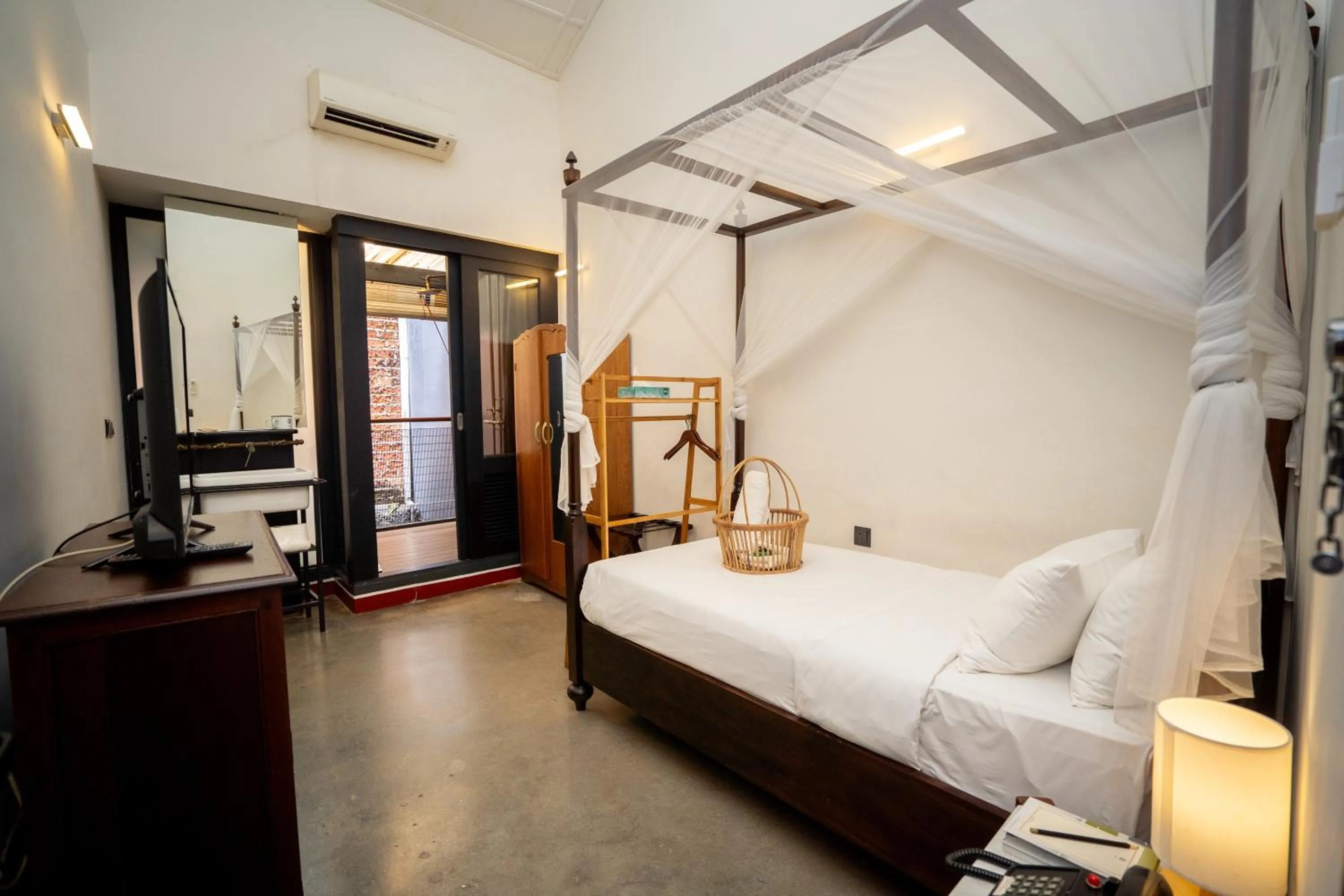 Deluxe Single Room with Balcony in Tian Jing Hotel