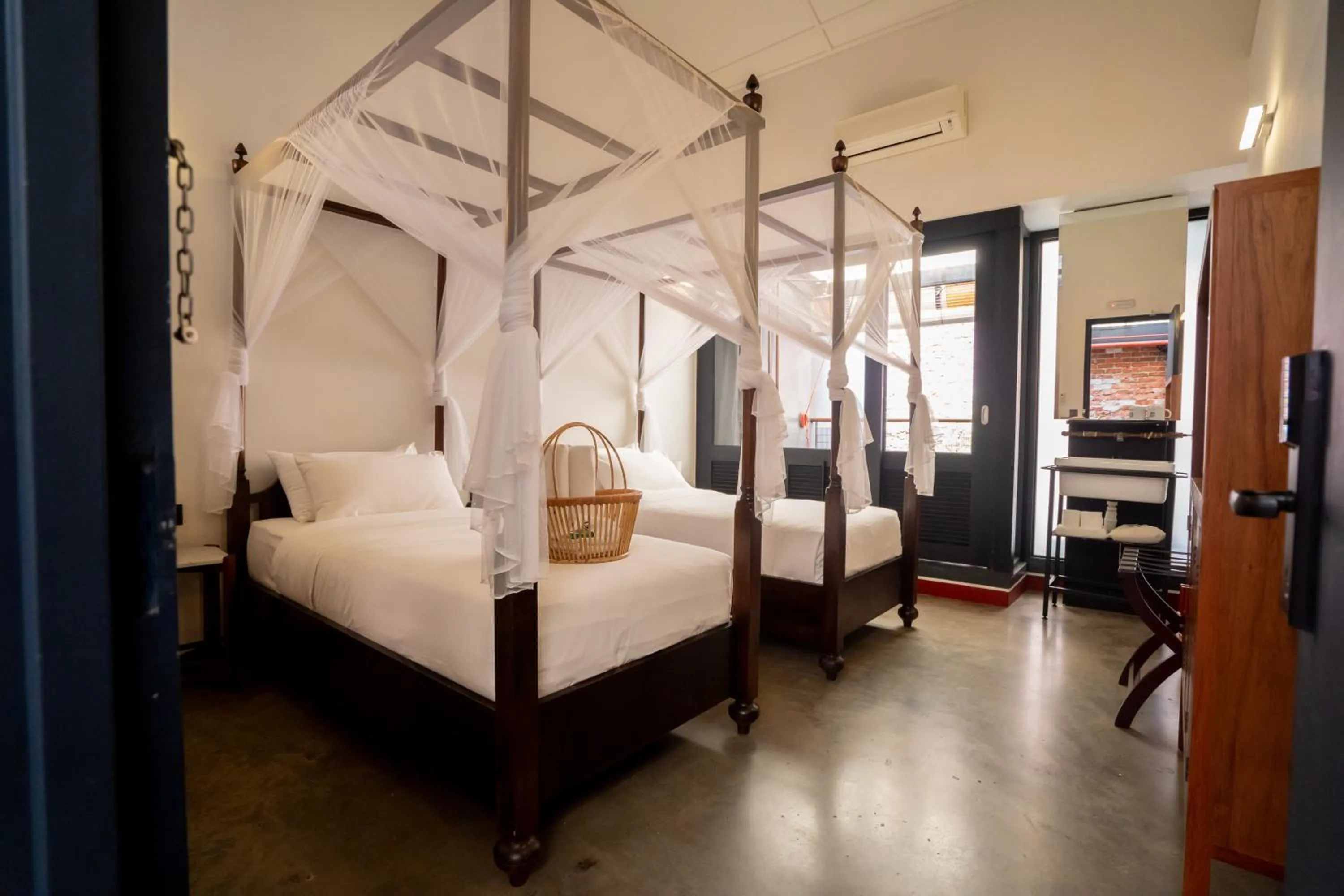 Twin Room with Balcony in Tian Jing Hotel