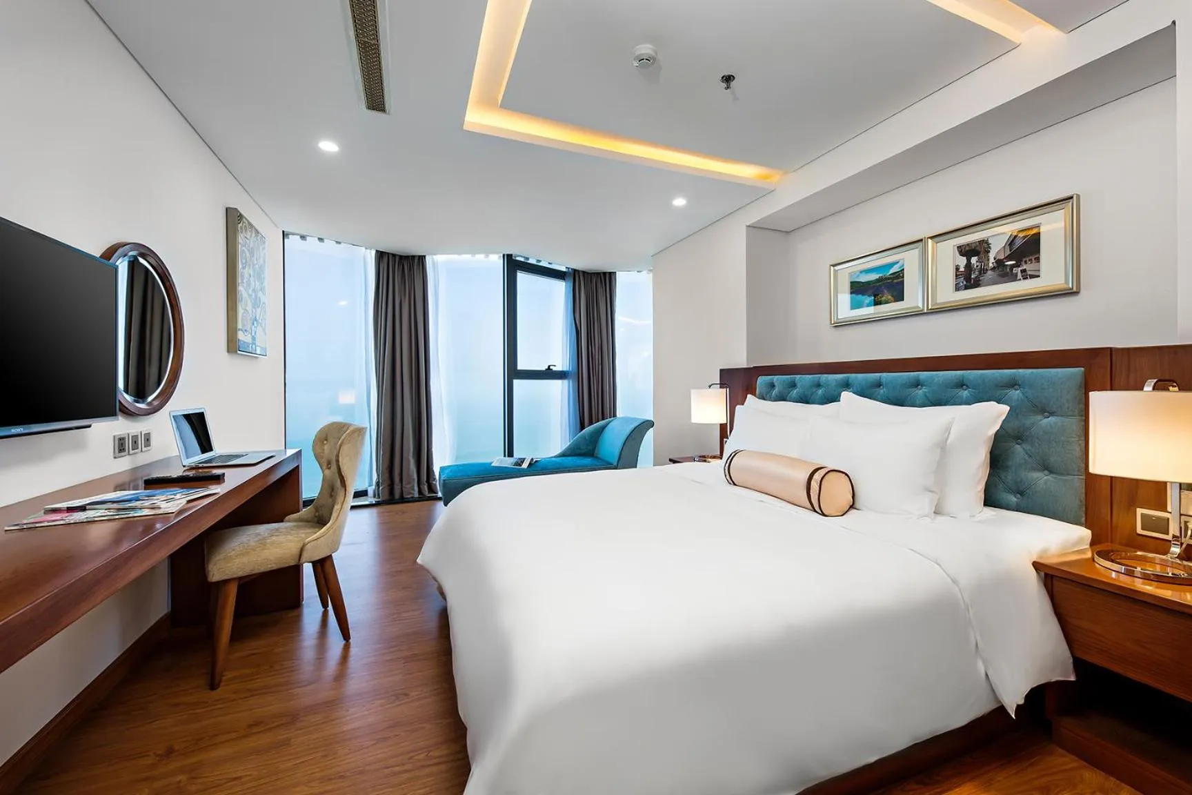 Apartment with Sea View in Paris Deli Danang Beach Hotel