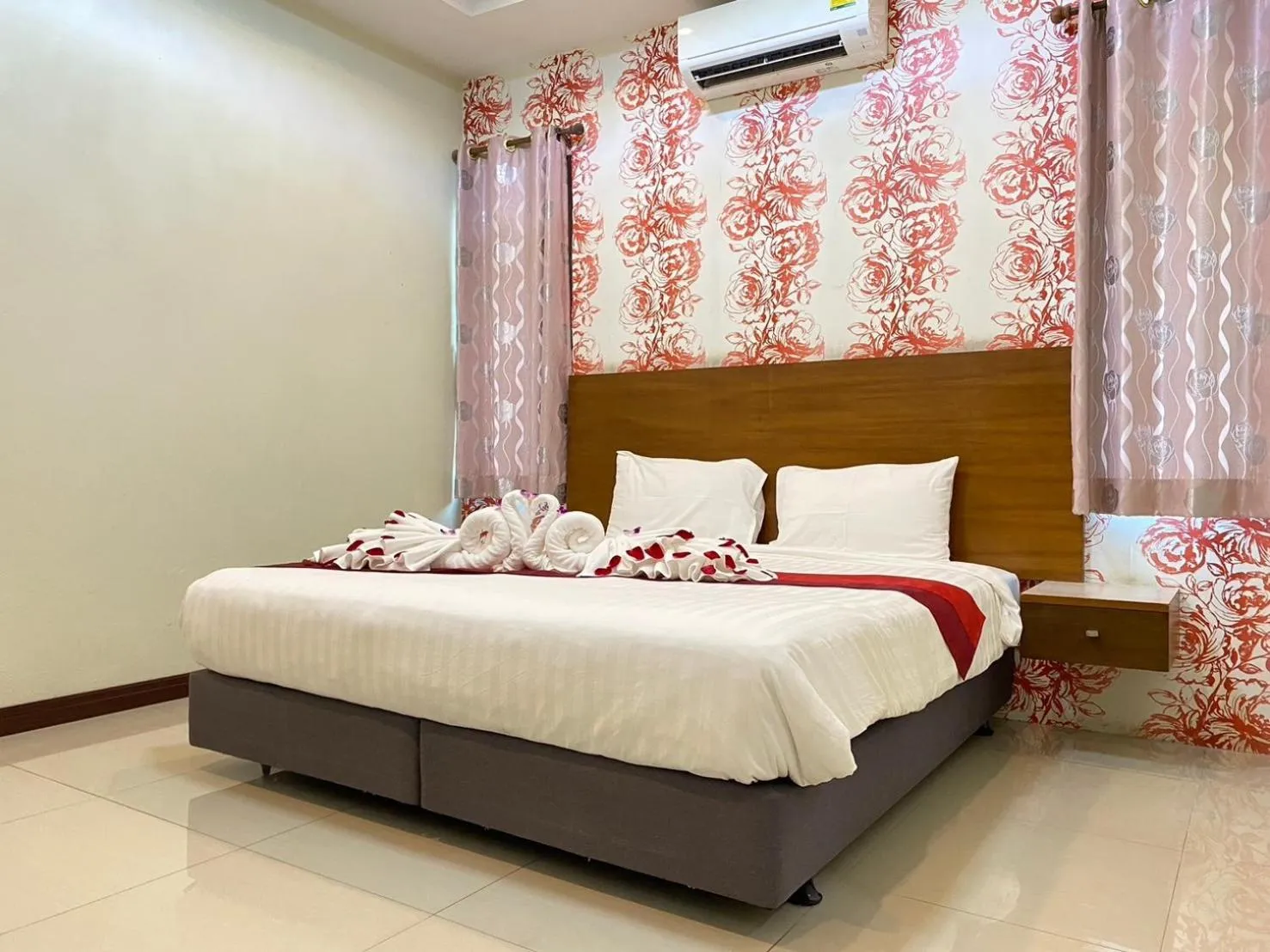 Standard Double Room in Chaophayathara Riverside Hotel