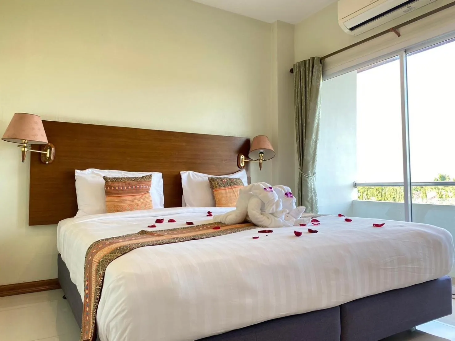 Deluxe King Room in Chaophayathara Riverside Hotel