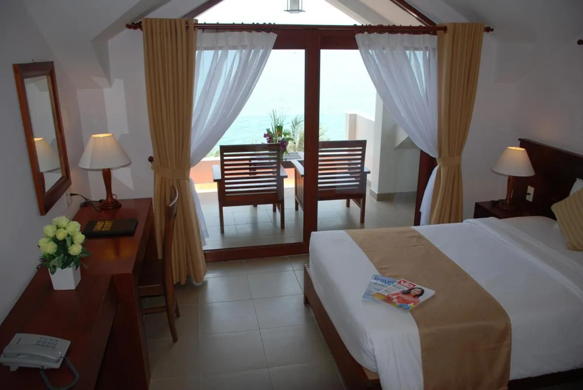 Deluxe Room with Garden View in Canary Beach Resort