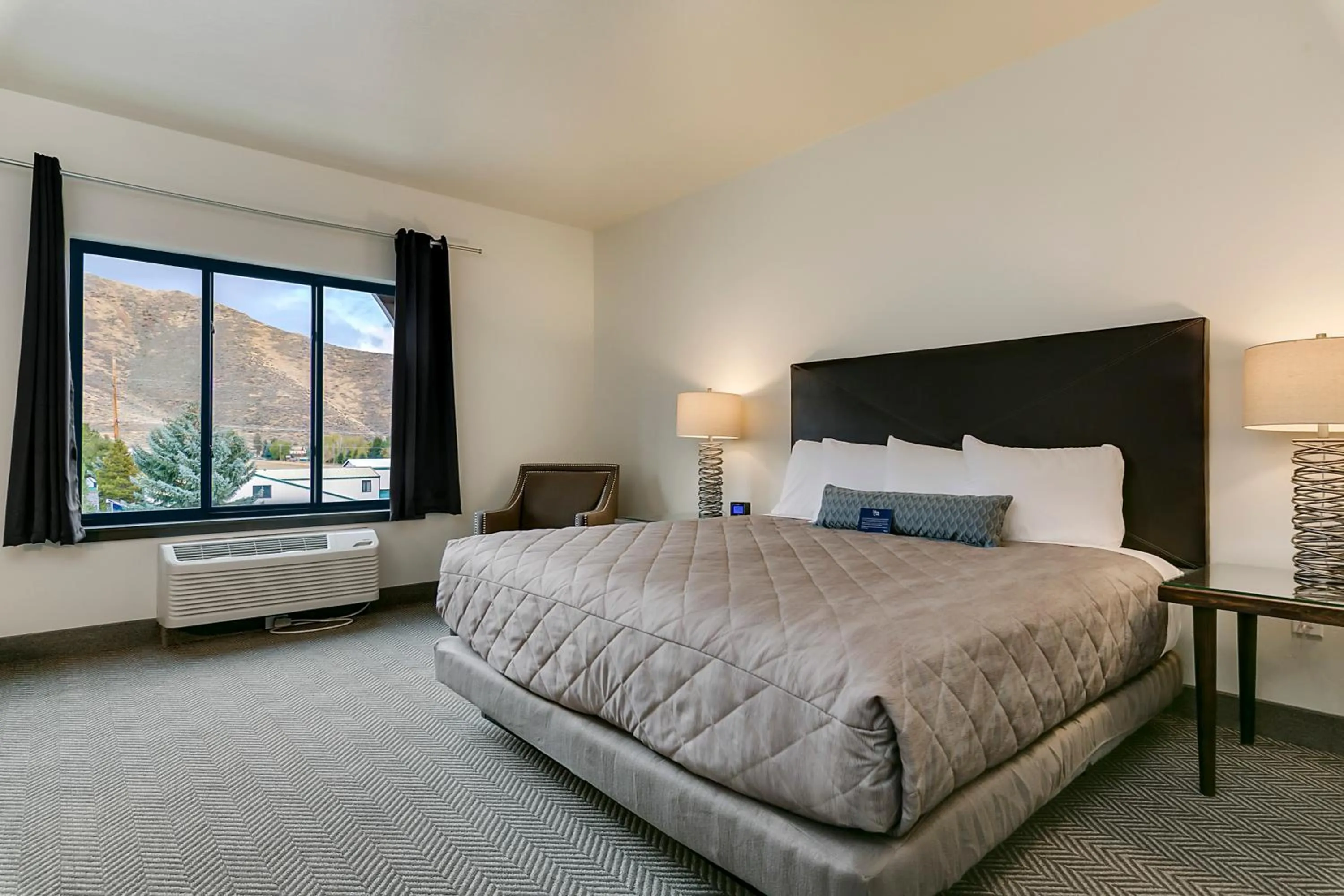King Garden Tub Suite in Silver Creek Hotel