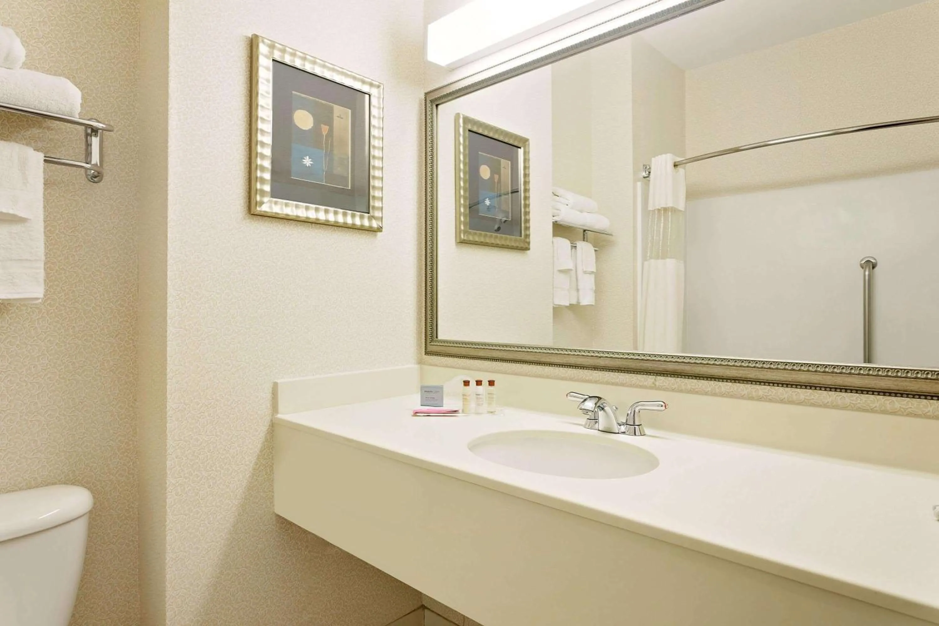 Business Queen Room with Two Queen Beds - Non-Smoking in Wingate by Wyndham Destin
