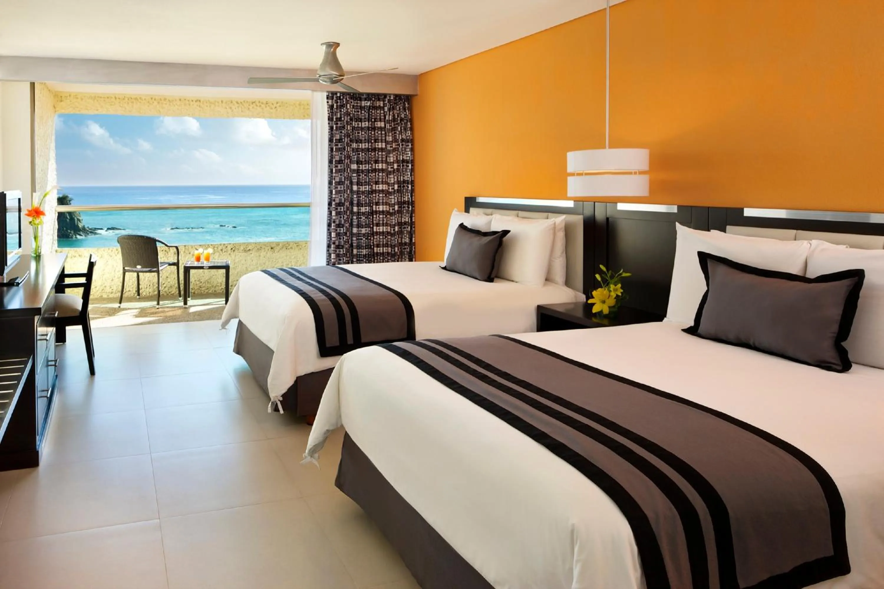 Preferred Club Deluxe Ocean Front (2 Adults + 1 Child) - single occupancy in Dreams Huatulco Resort & Spa