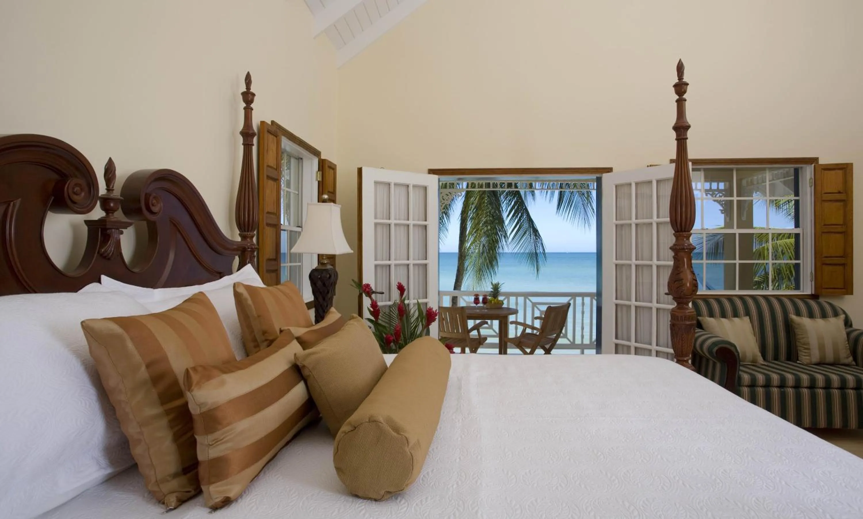 Deluxe King Suite in Villa Beach Cottages