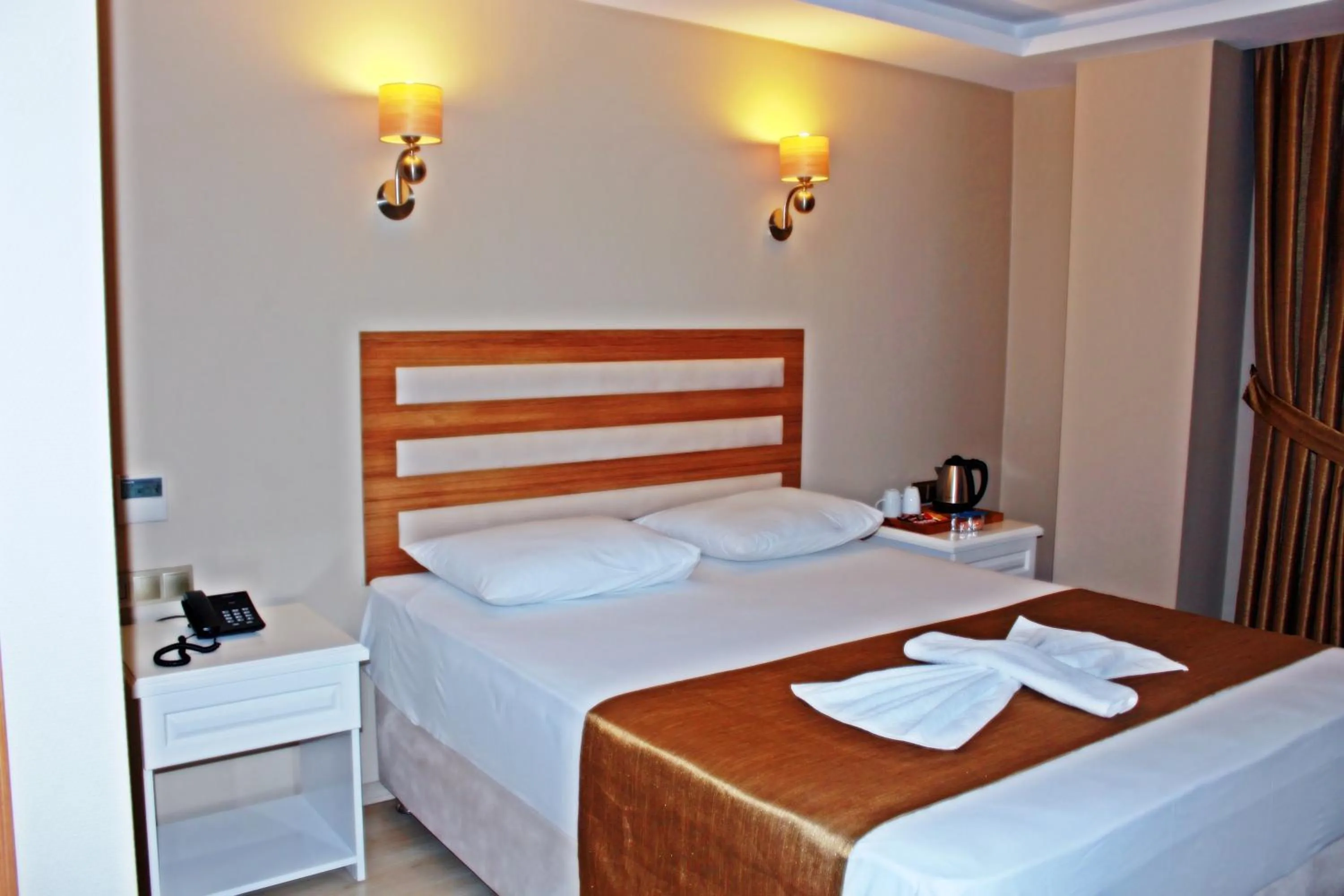 Deluxe Double Room with Side Sea View in Feza Otel