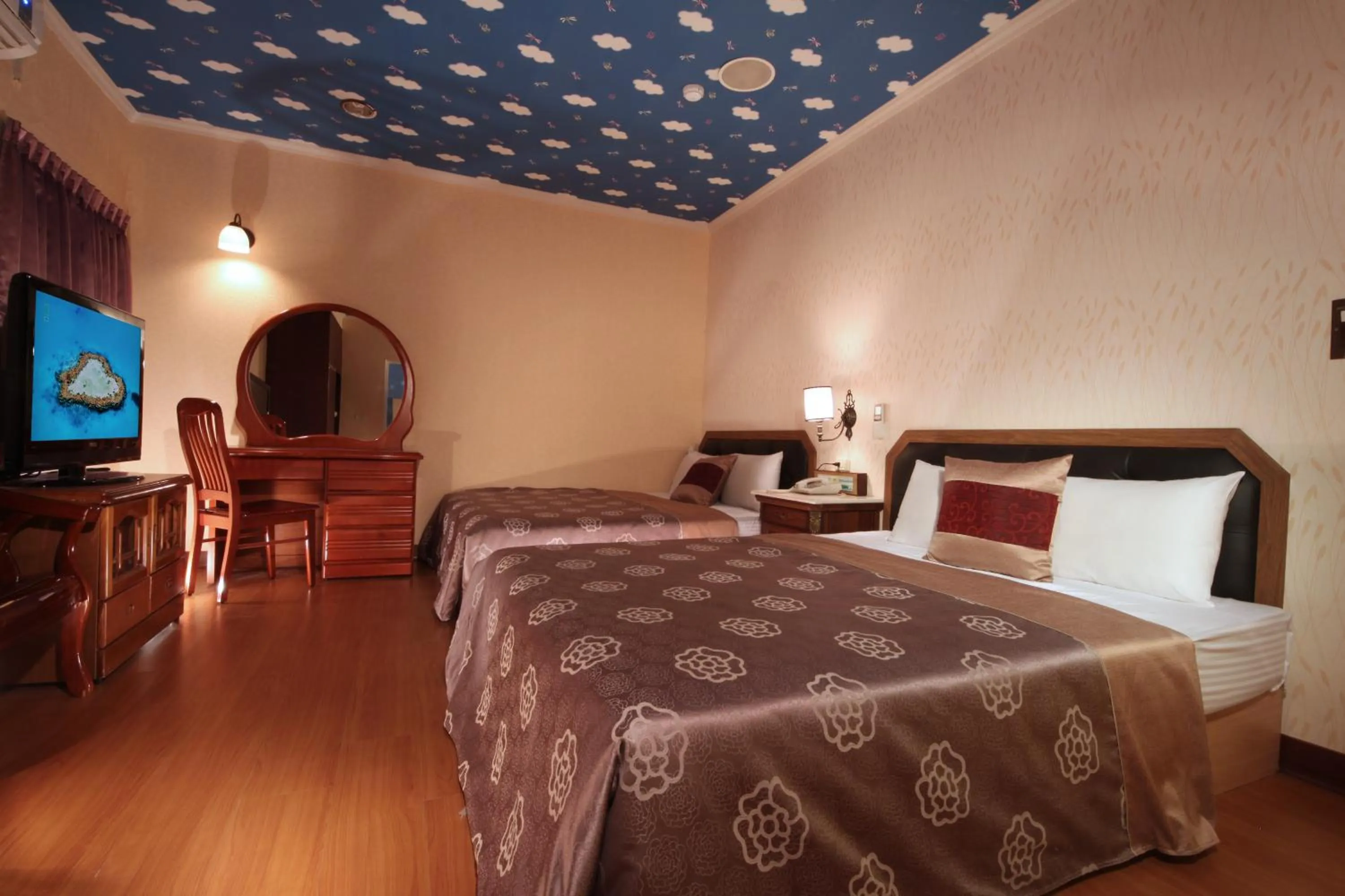 Quadruple Room in Shinyes Motel