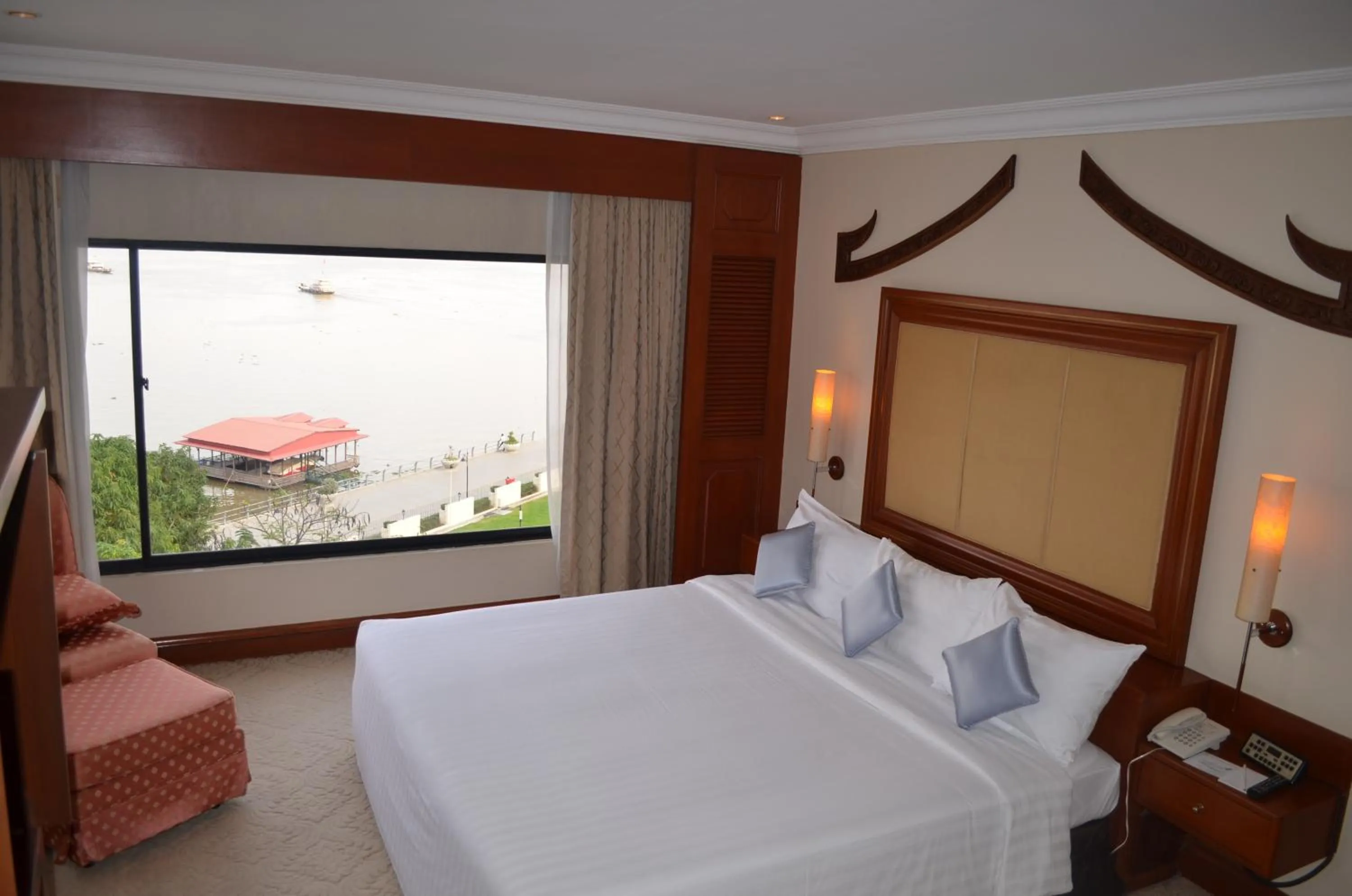 Executive Suite - single occupancy in Hotel Cambodiana