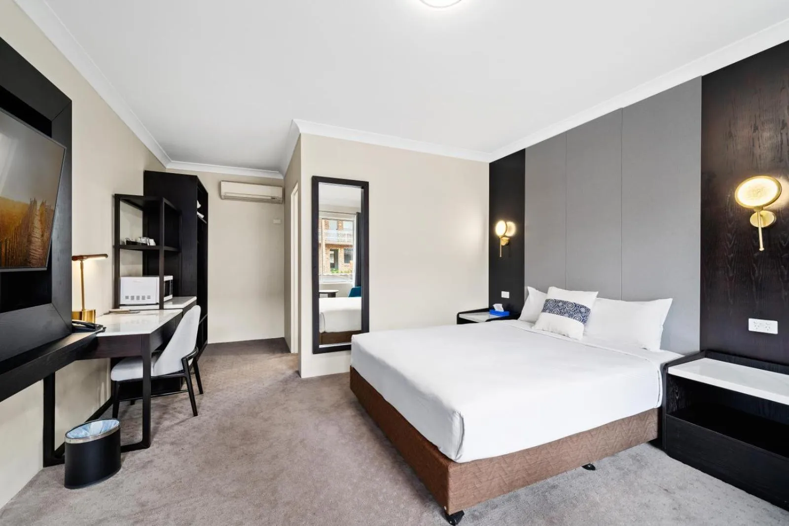 Deluxe Queen Room in WM Bankstown