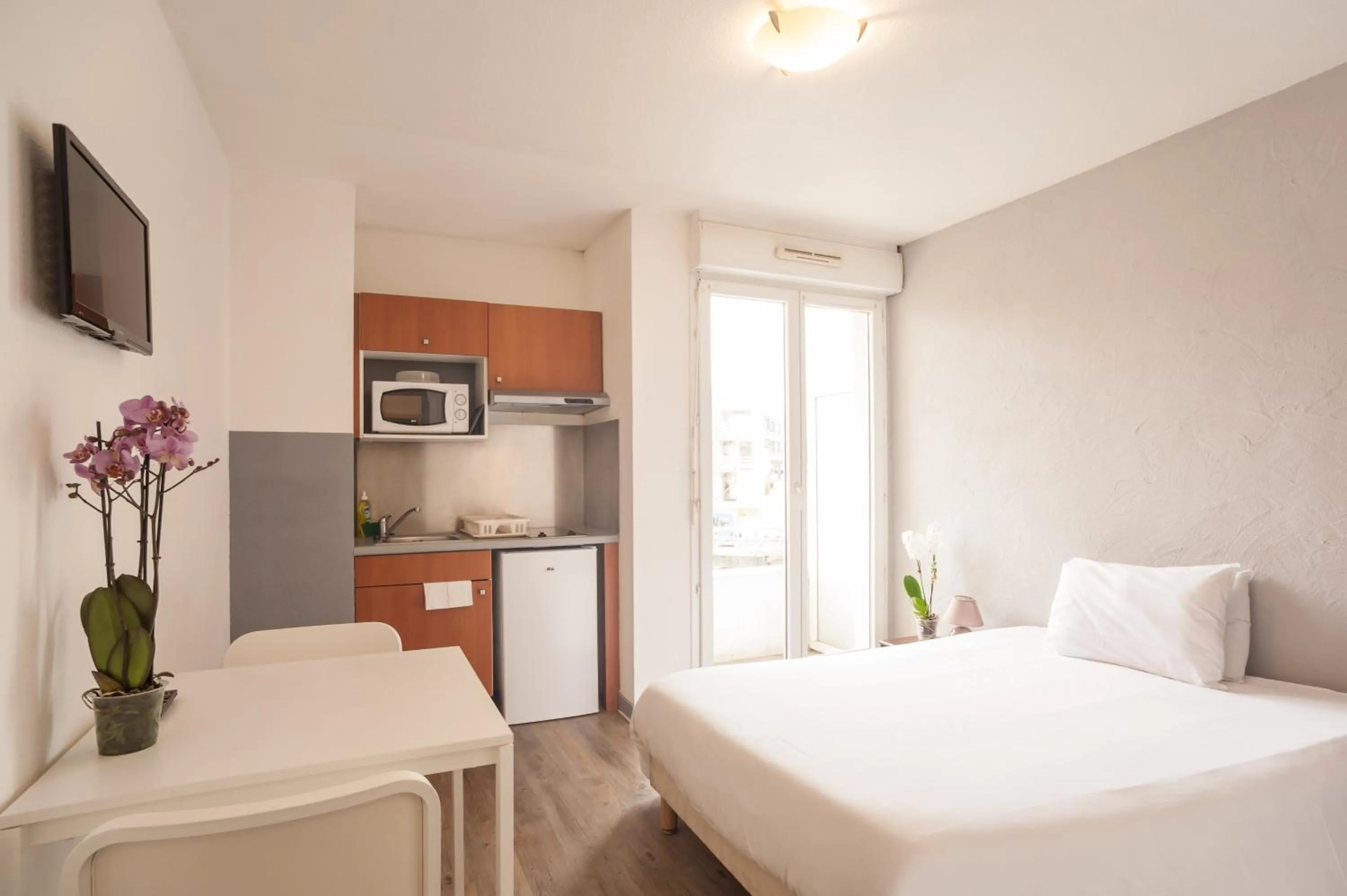 Studio (2 Adults) in City Résidence Chelles
