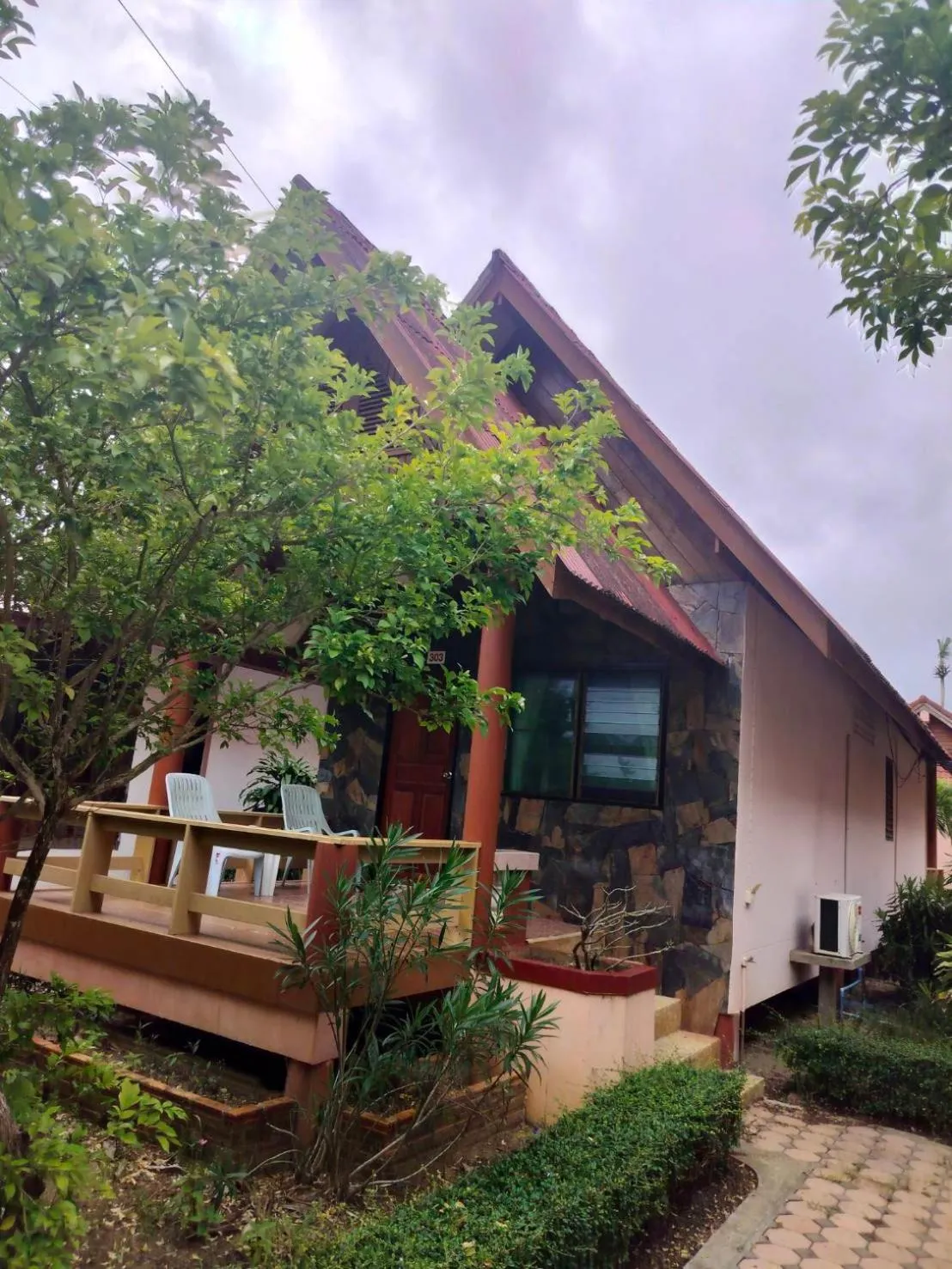 Deluxe Bungalow in D.R. Lanta Bay Resort