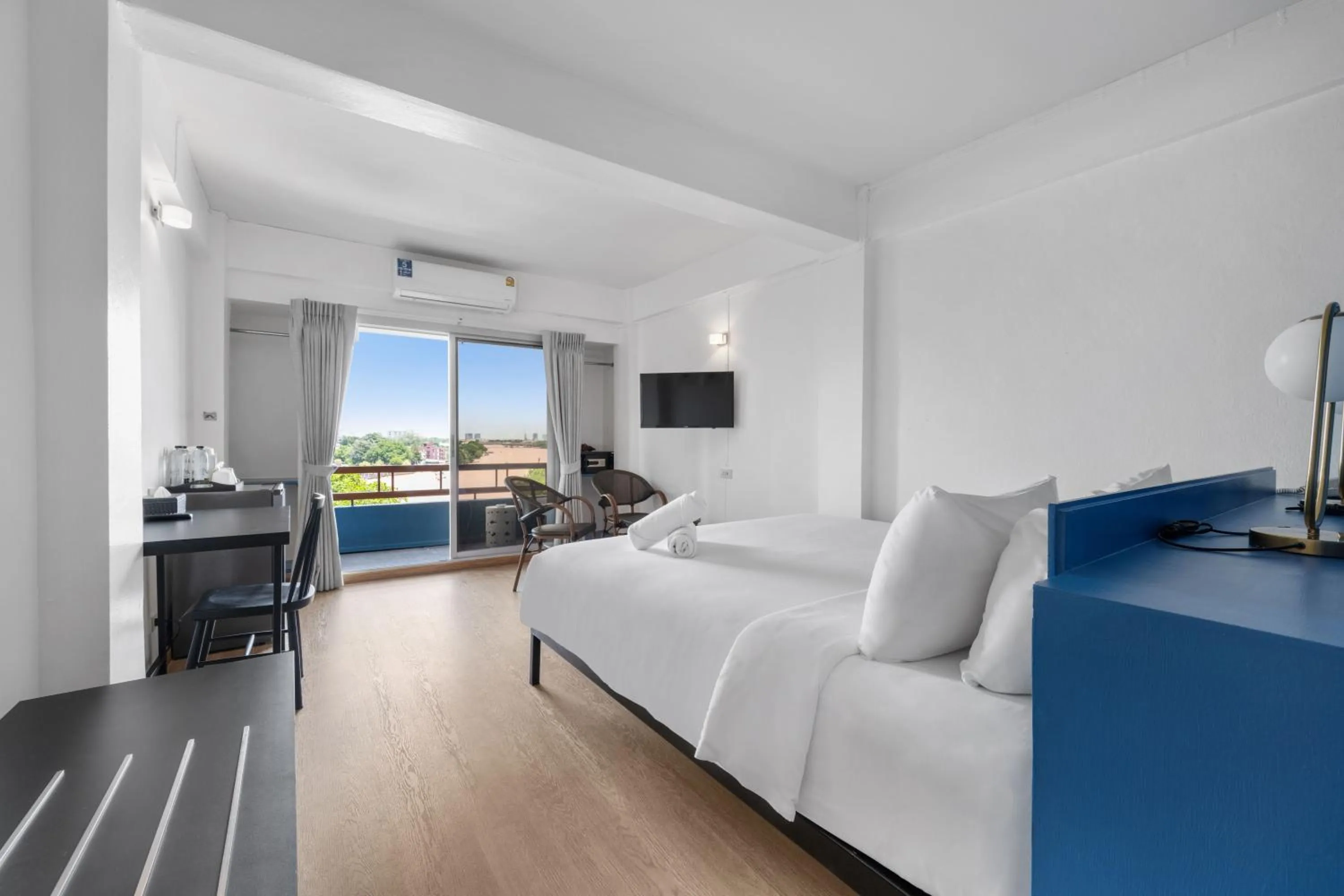 Executive Double Room with Balcony in River View Residence