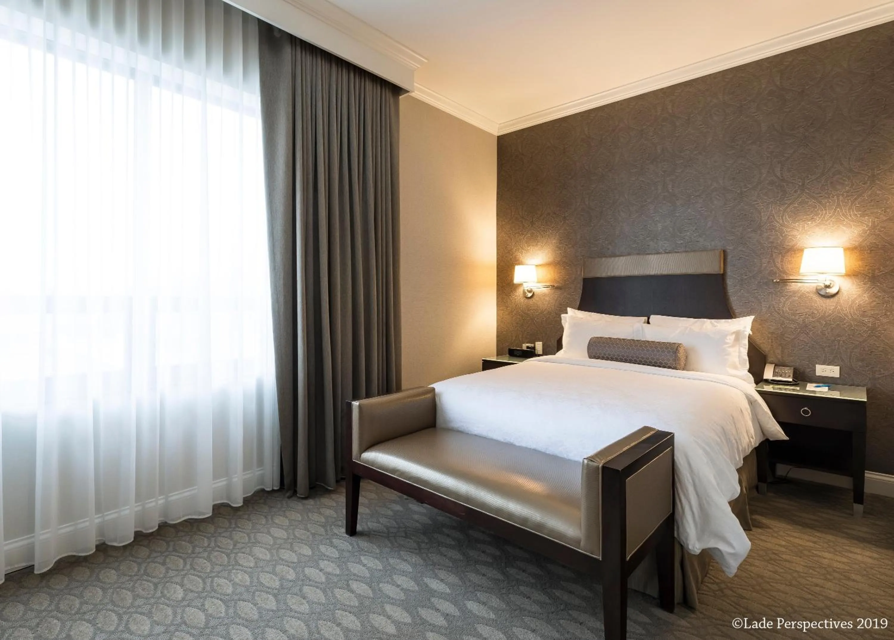 Deluxe Queen Room in La Banque Hotel