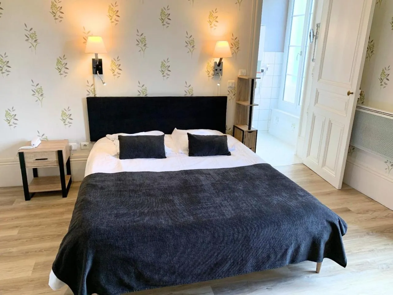 Classic Double Room in Grand Hôtel de Bourbon-Lancy - Spa et Restaurant - Logis