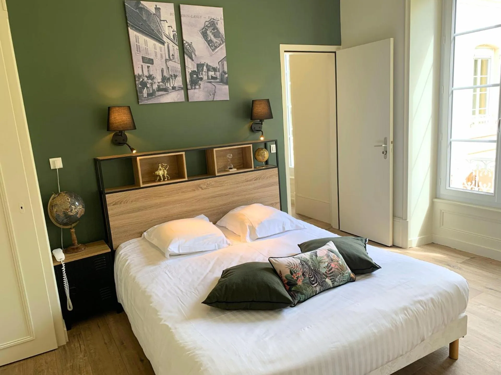 Junior Suite in Grand Hôtel de Bourbon-Lancy - Spa et Restaurant - Logis