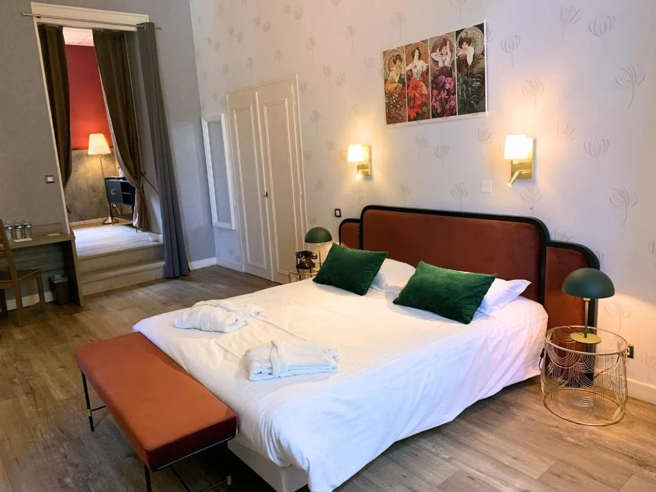 Suite in Grand Hôtel de Bourbon-Lancy - Spa et Restaurant - Logis