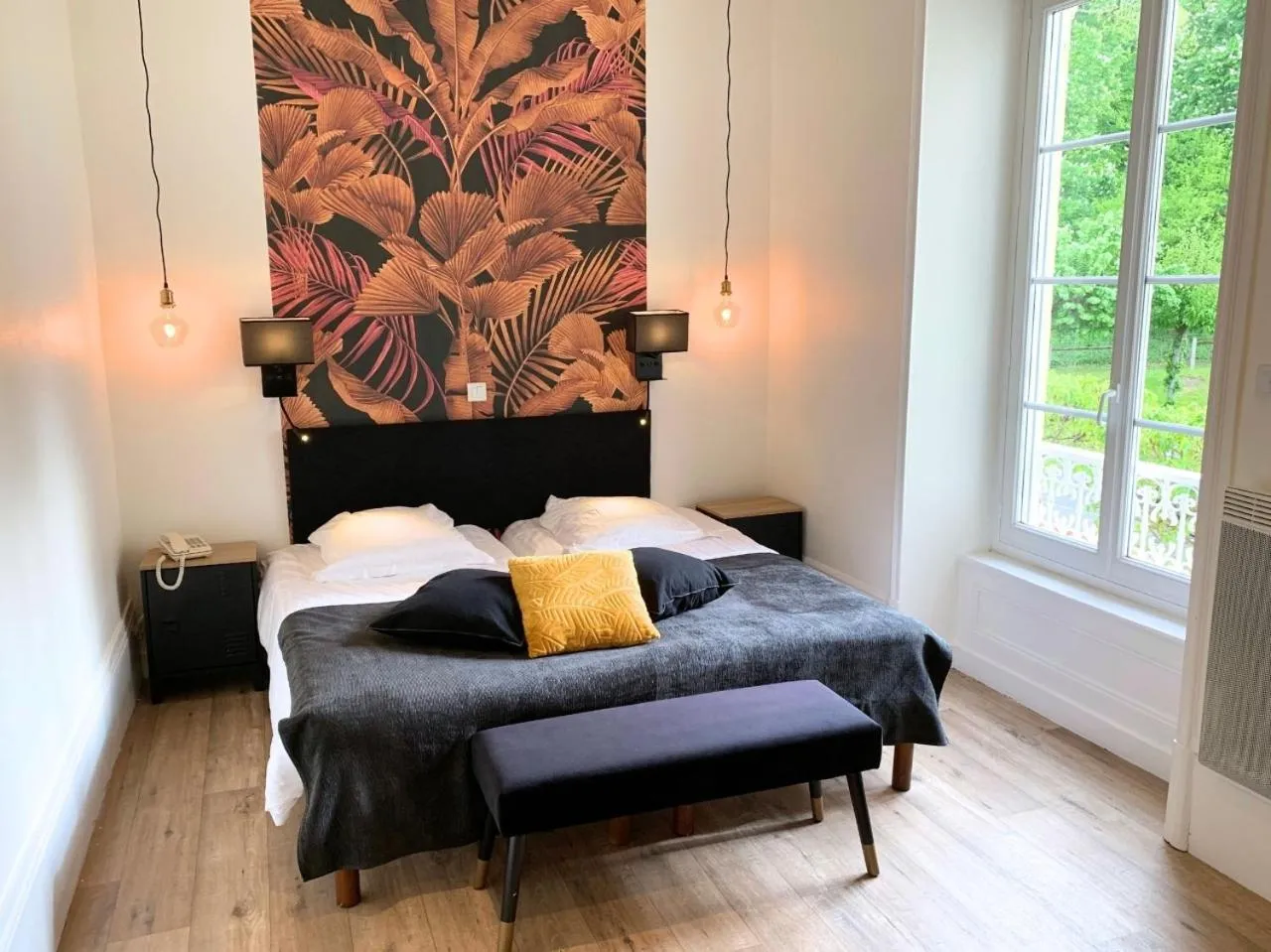 Classic Twin Room in Grand Hôtel de Bourbon-Lancy - Spa et Restaurant - Logis