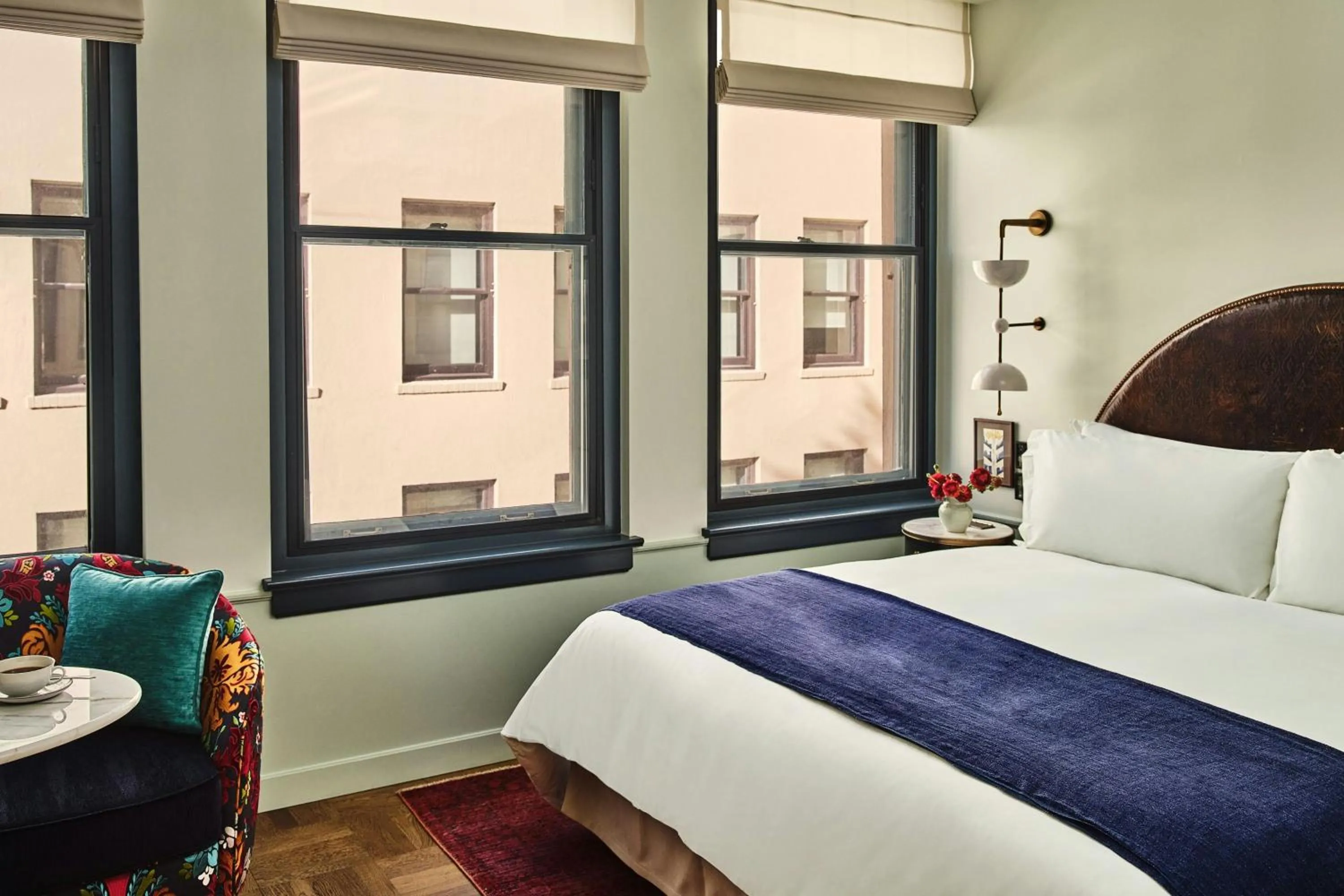 King Room with Courtyard View - Mobility Accessible with Roll-In Shower in Hotel Per La, Autograph Collection