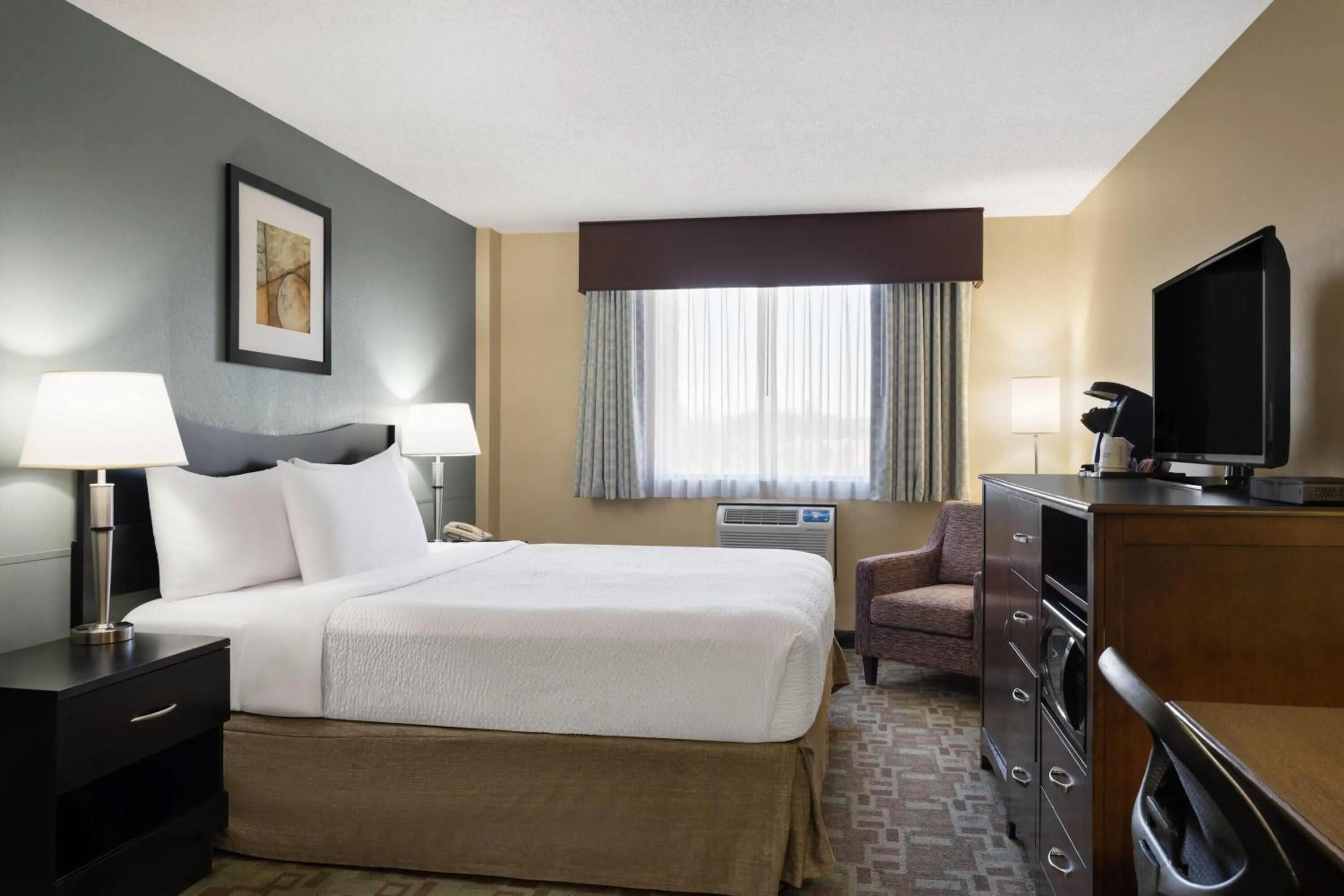 Executive King Room - Non-Smoking in Ramada by Wyndham Saskatoon