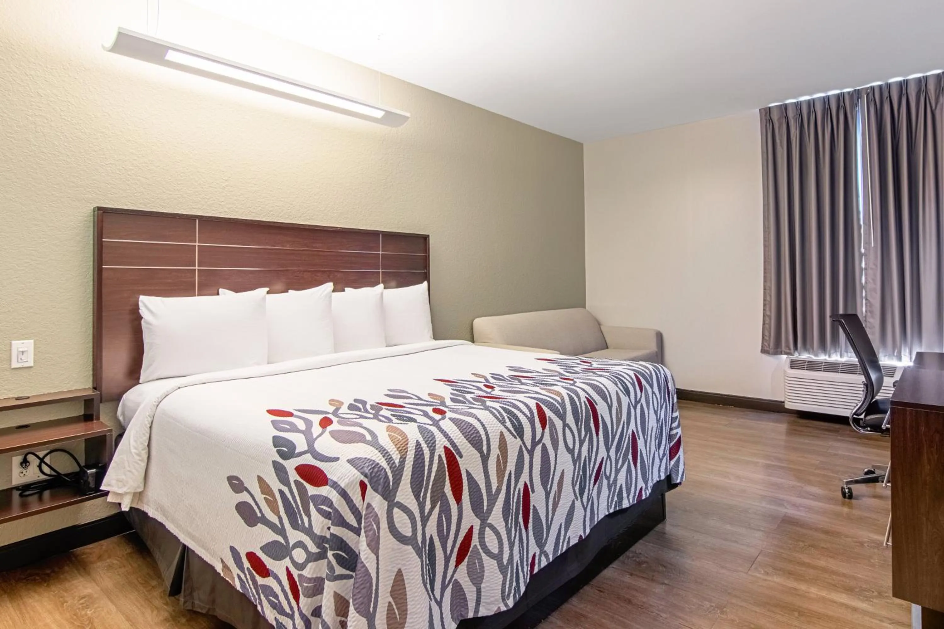  Deluxe King Room Smoke Free in Red Roof Inn Locust Grove