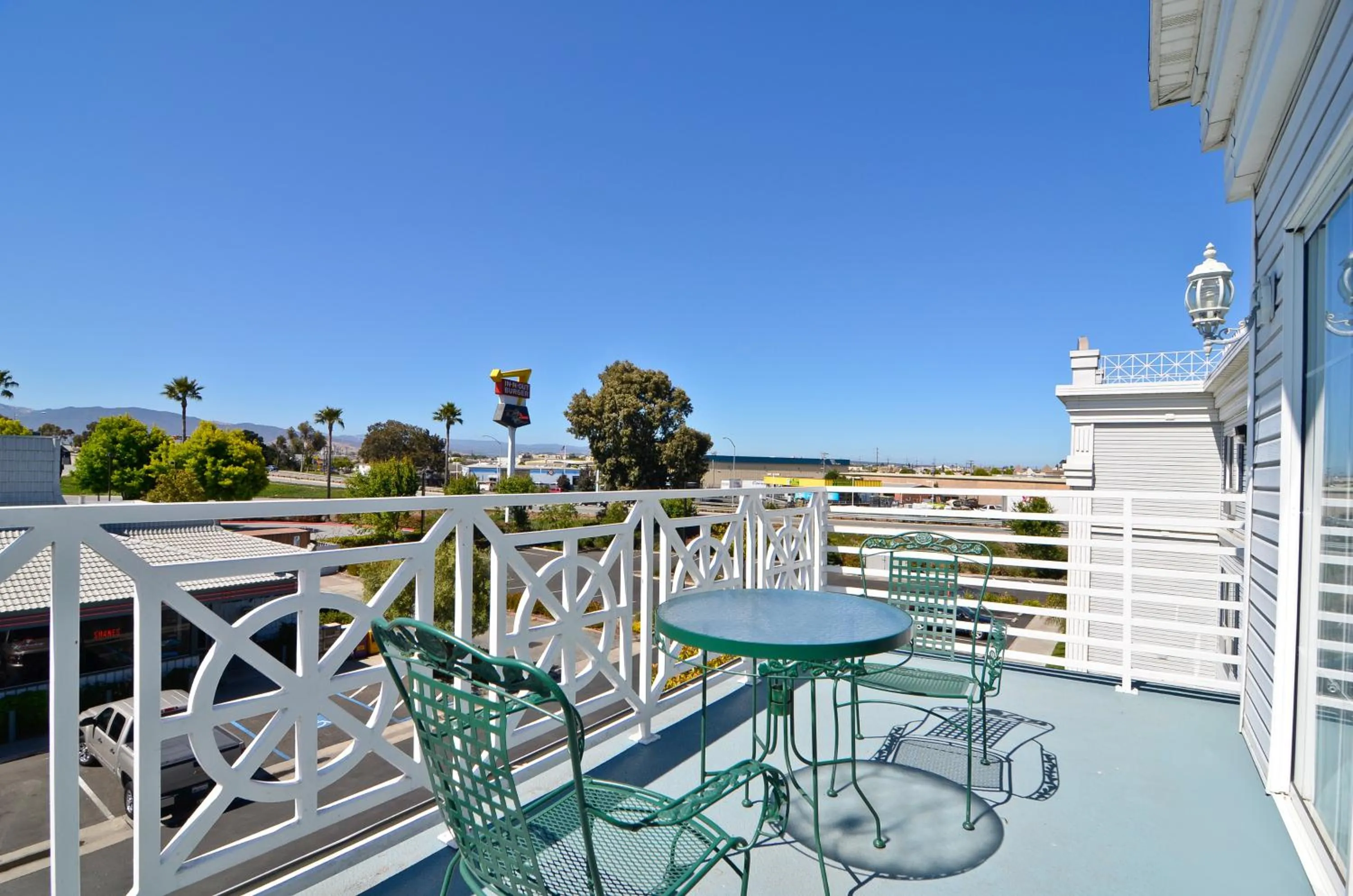 King Suite with Balcony in Best Western Salinas Monterey
