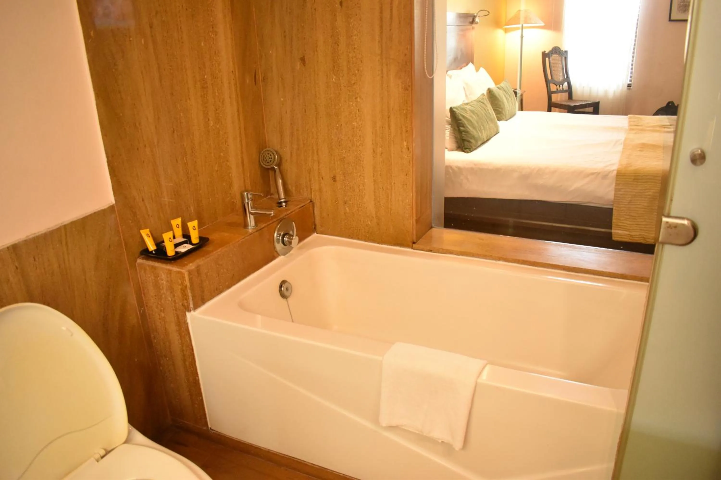 Courtyard Room twin Bed with bathtub in O Hotel Goa, Candolim Beach