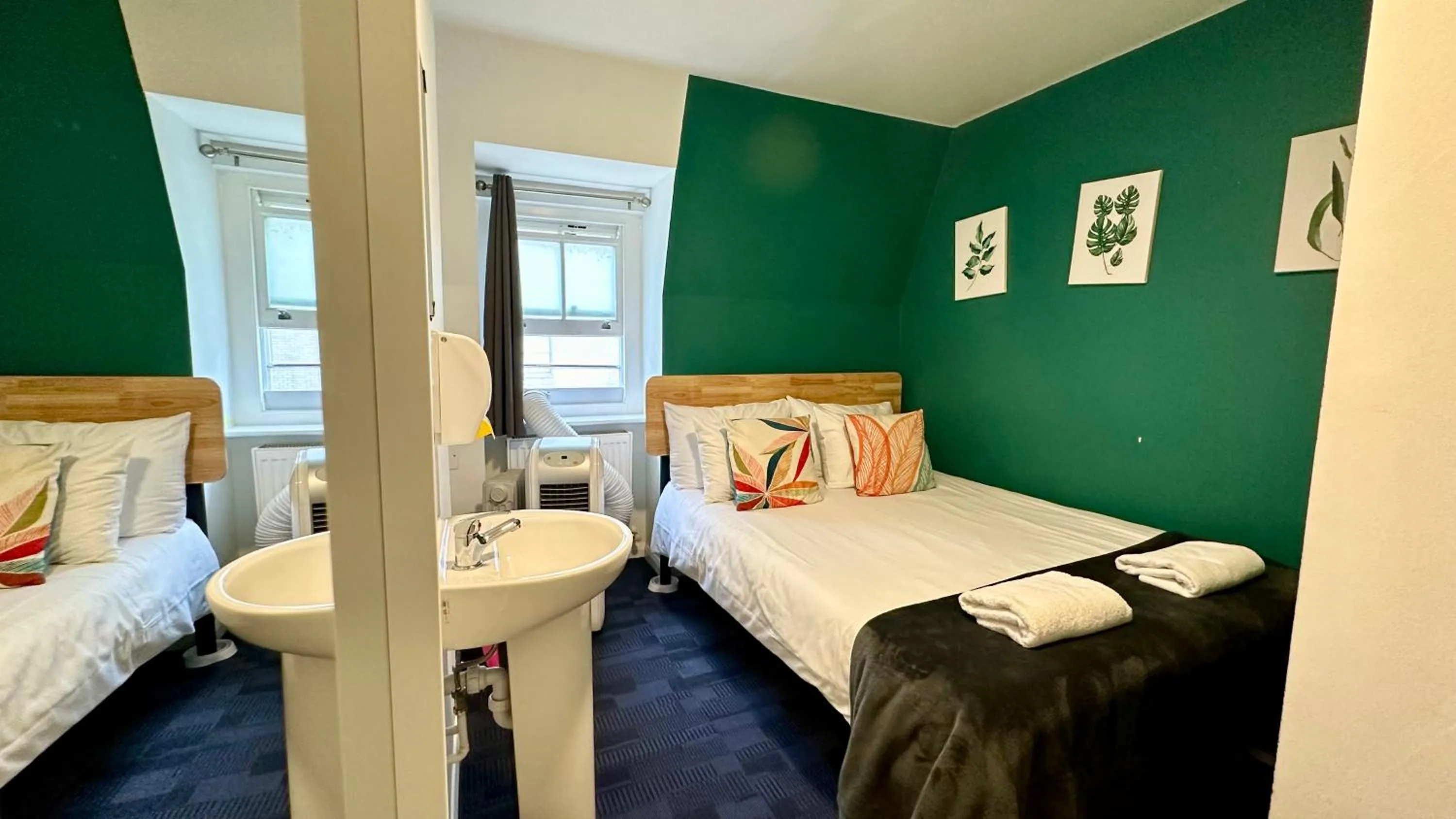 Double Room with private bathroom in Smart Hyde Park Inn