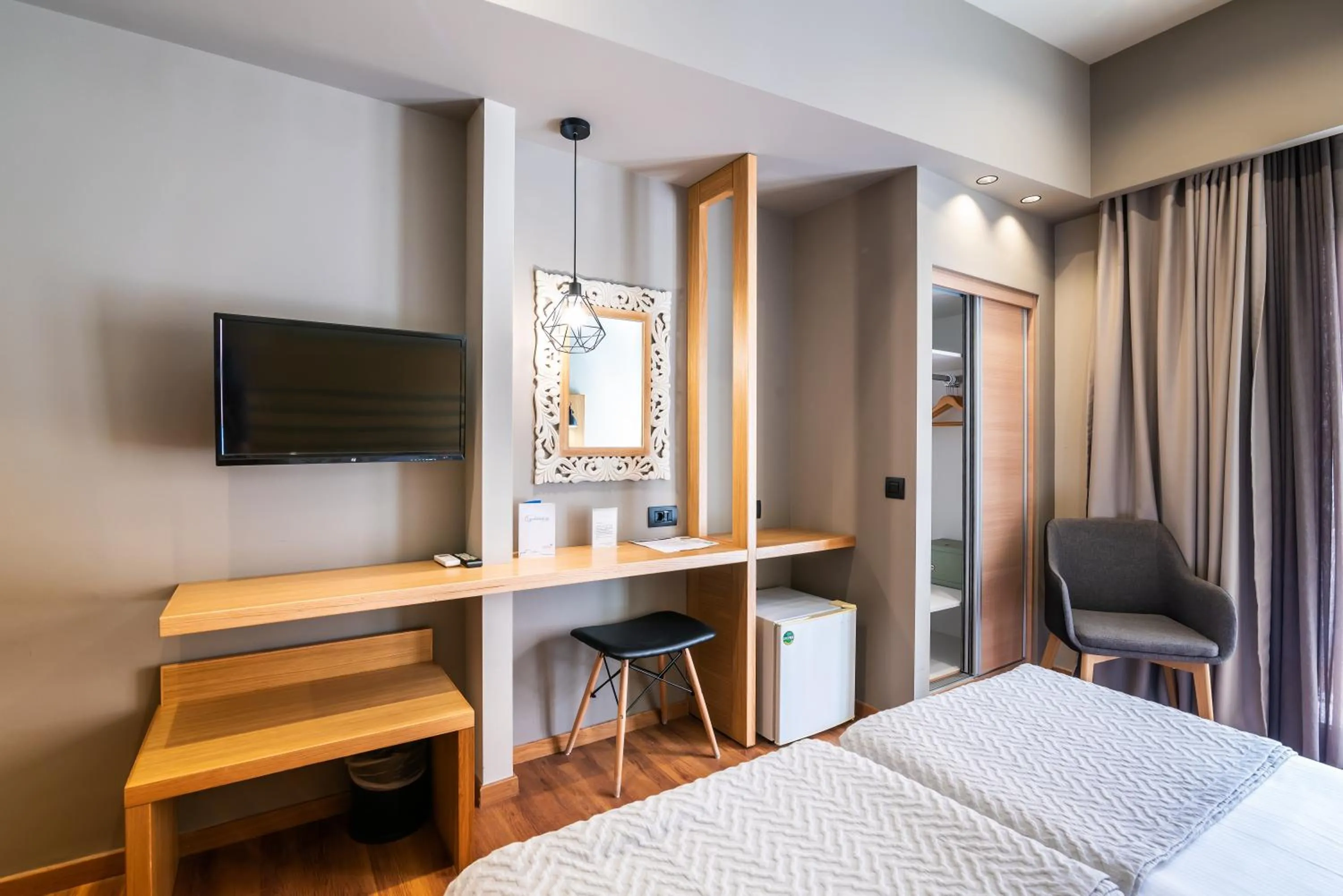 Family Room with City View  in Agamemnon Hotel