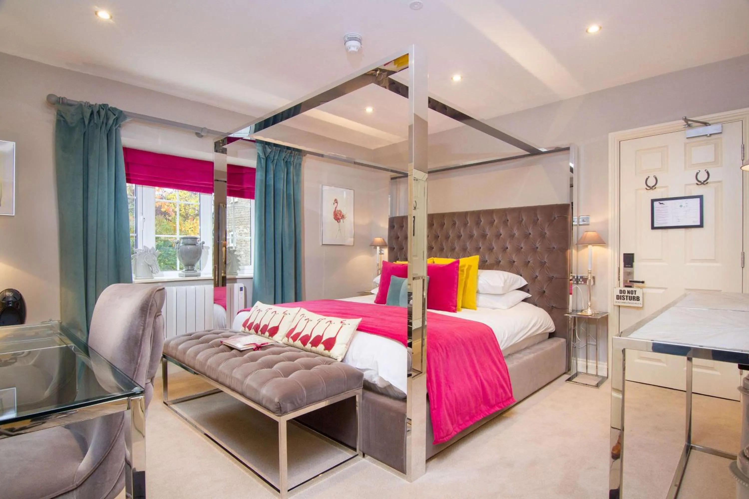 Four Poster Double Room in Black Horse Inn