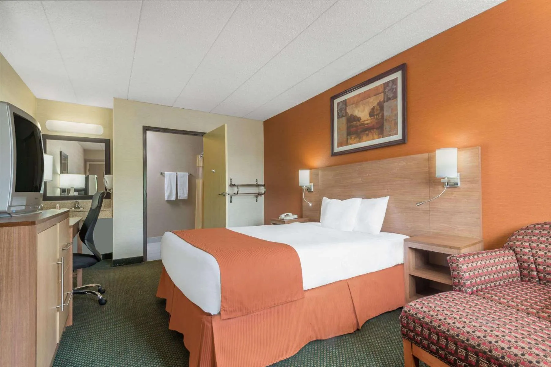 King Room - Non-Smoking in Days Inn by Wyndham Columbus Fairgrounds