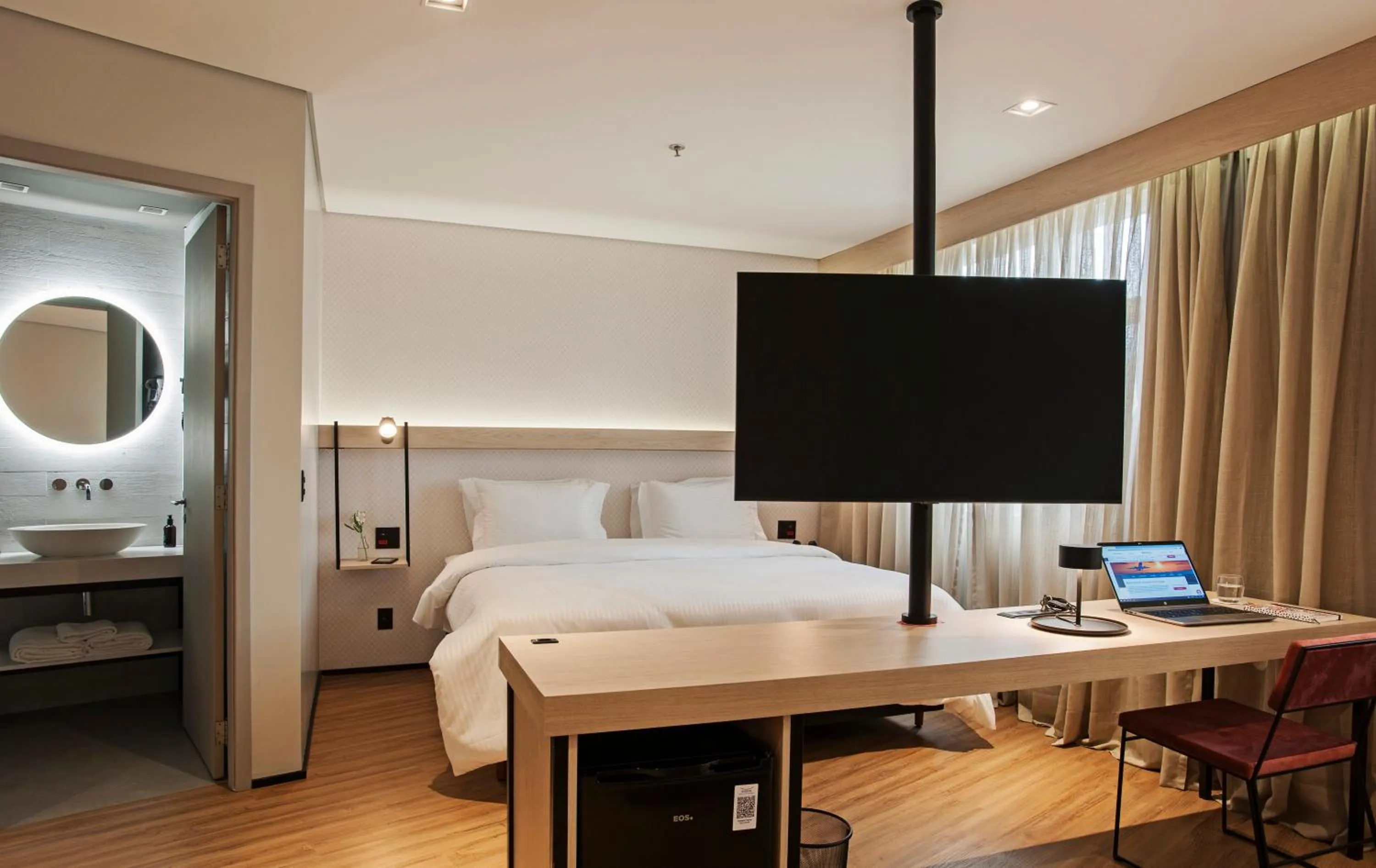 Double Suite - single occupancy - 1 King Bed in Intercity Porto Alegre Aeroporto