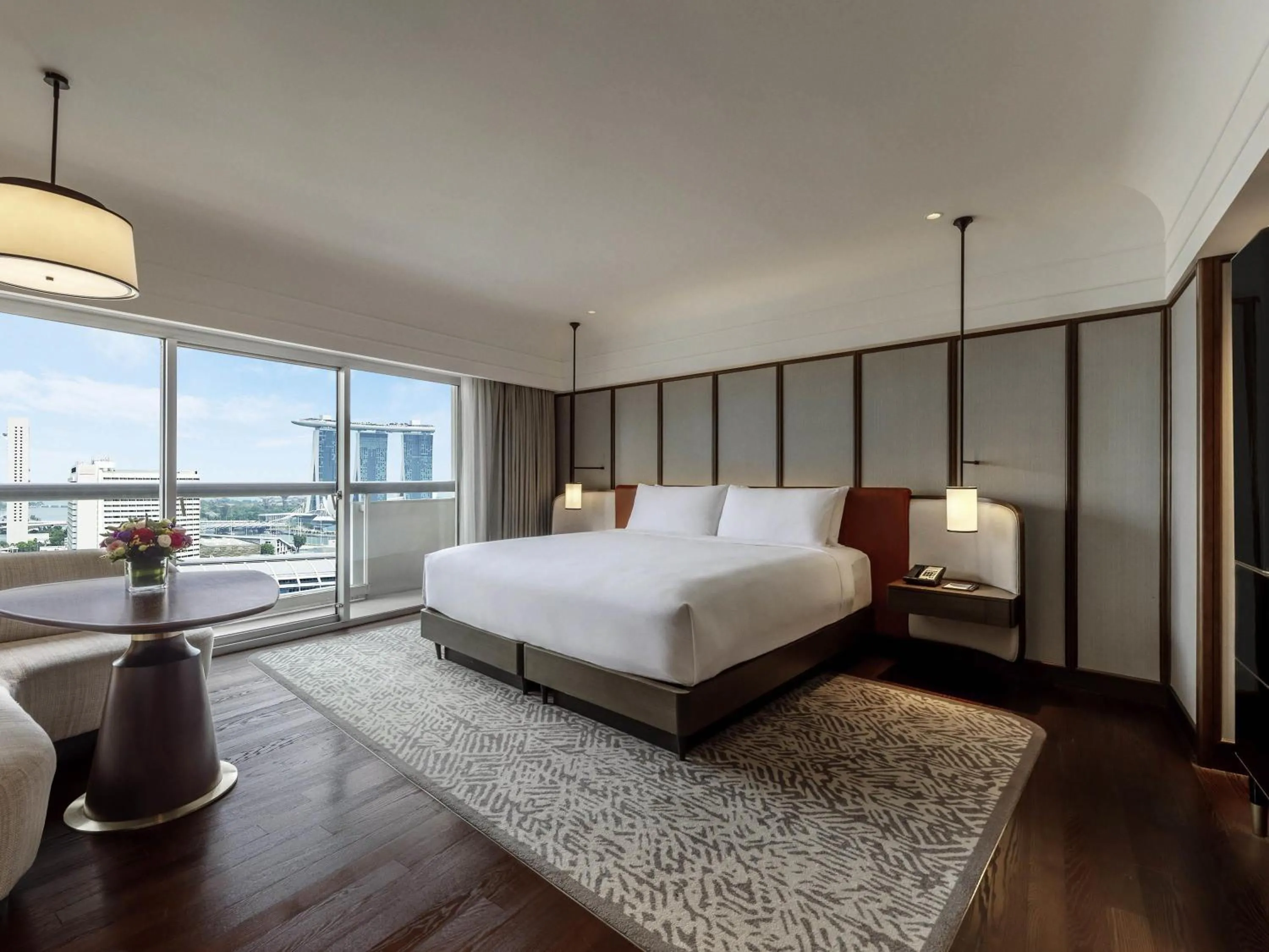 Deluxe Marina Bay, 1 King, Balcony, Marina Bay View in Fairmont Singapore