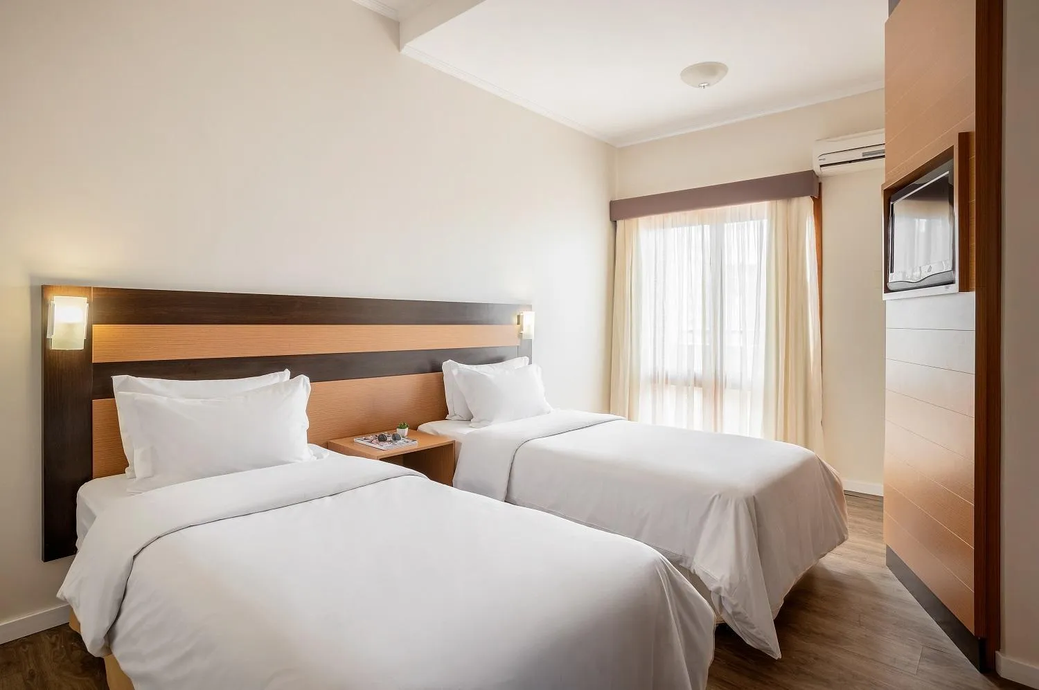 Luxury Twin - single occupancy - 2 Single Beds in Piazza Navona Porto Alegre by Intercity