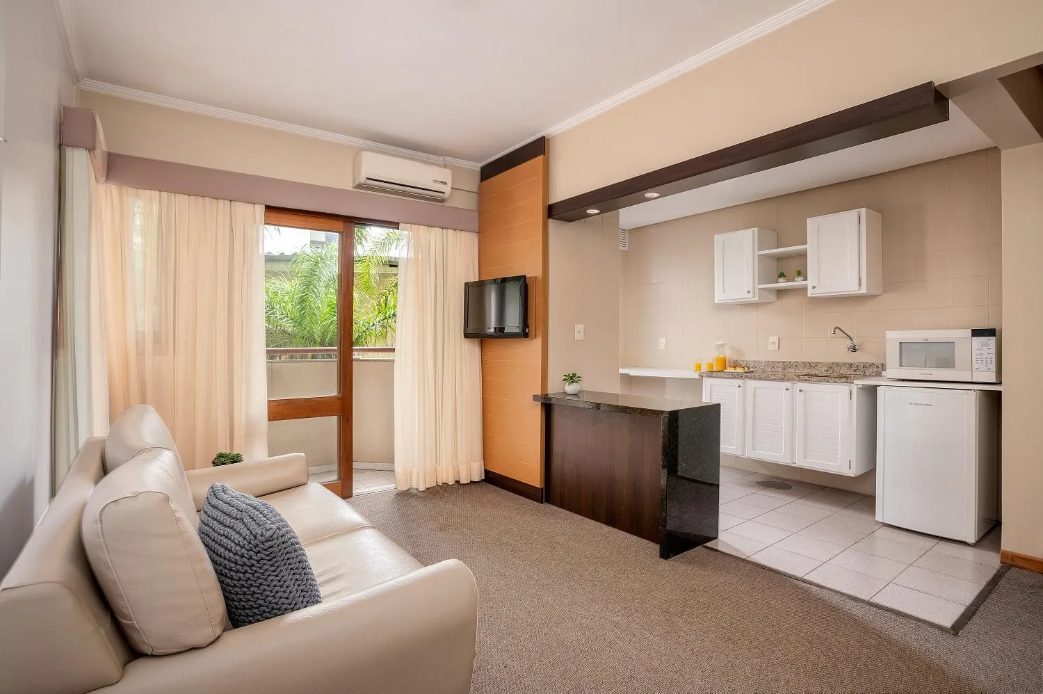 Luxury Double - 1 Double Bed and 2 Single Beds in Piazza Navona Porto Alegre by Intercity